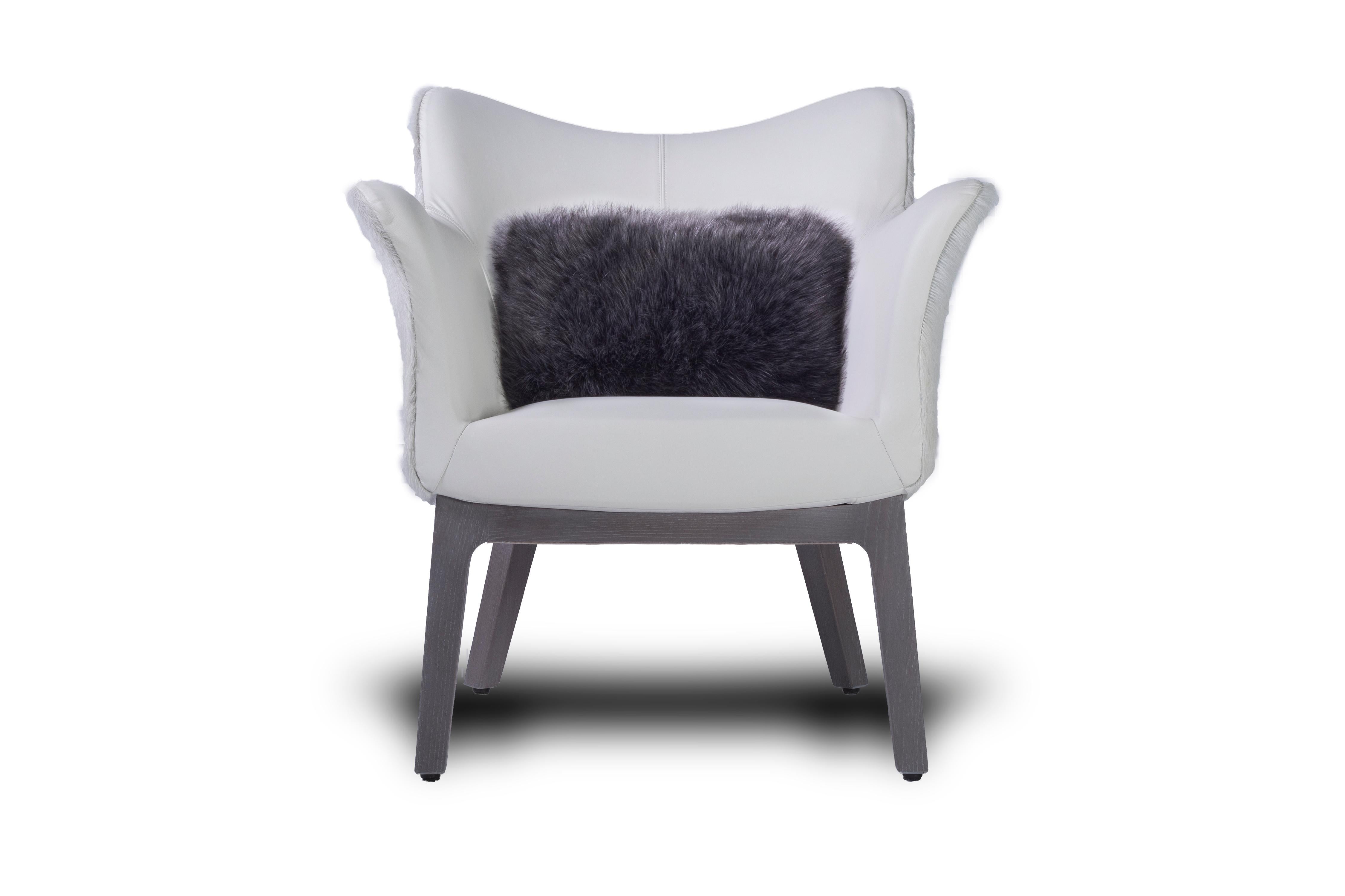Italian Lounge Armchair with Wing Style Design in White Cowhide For Sale
