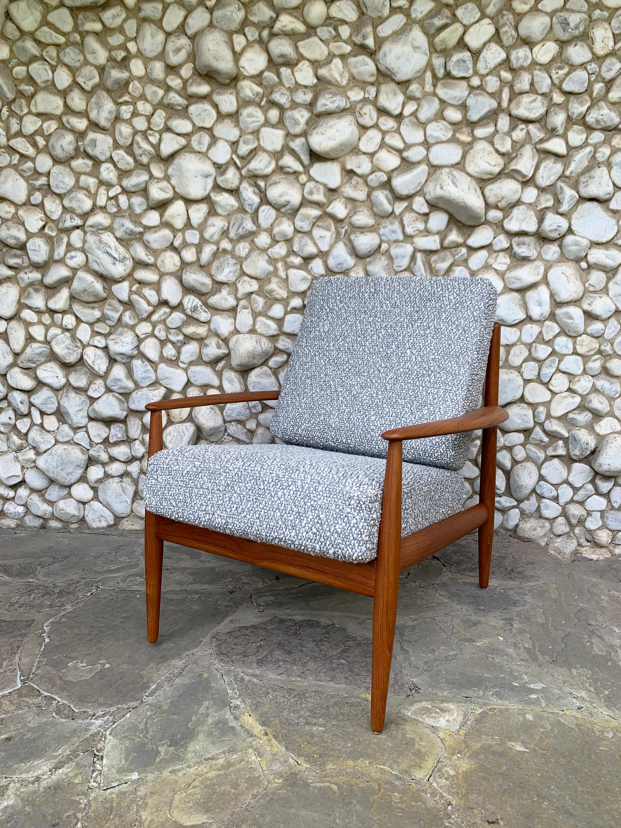 Danish Lounge Chair 118 in Teak & Bouclé by Grete Jalk for France & Son, Denmark For Sale