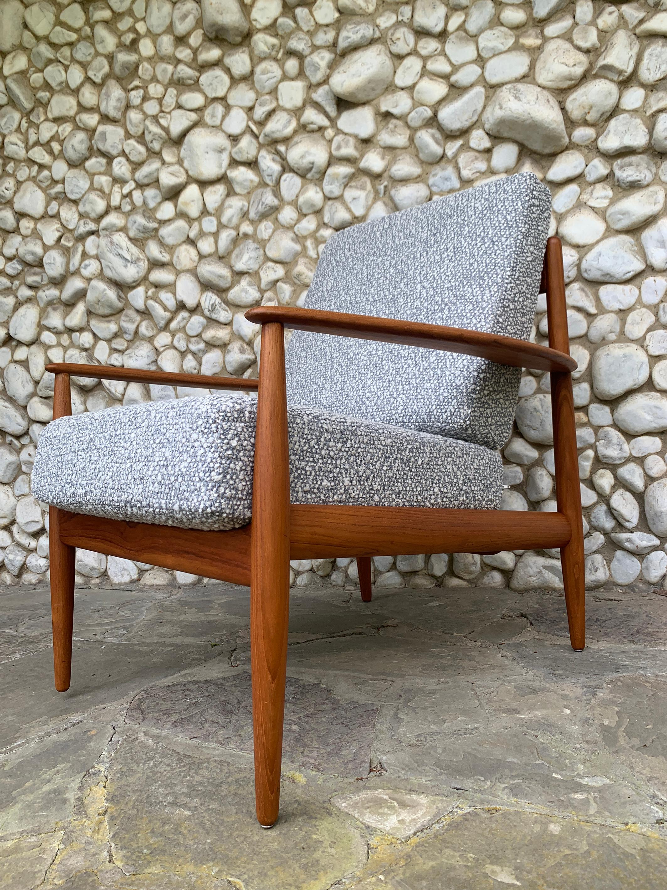 Lounge Chair 118 in Teak & Bouclé by Grete Jalk for France & Son, Denmark In Good Condition For Sale In Vorst, BE