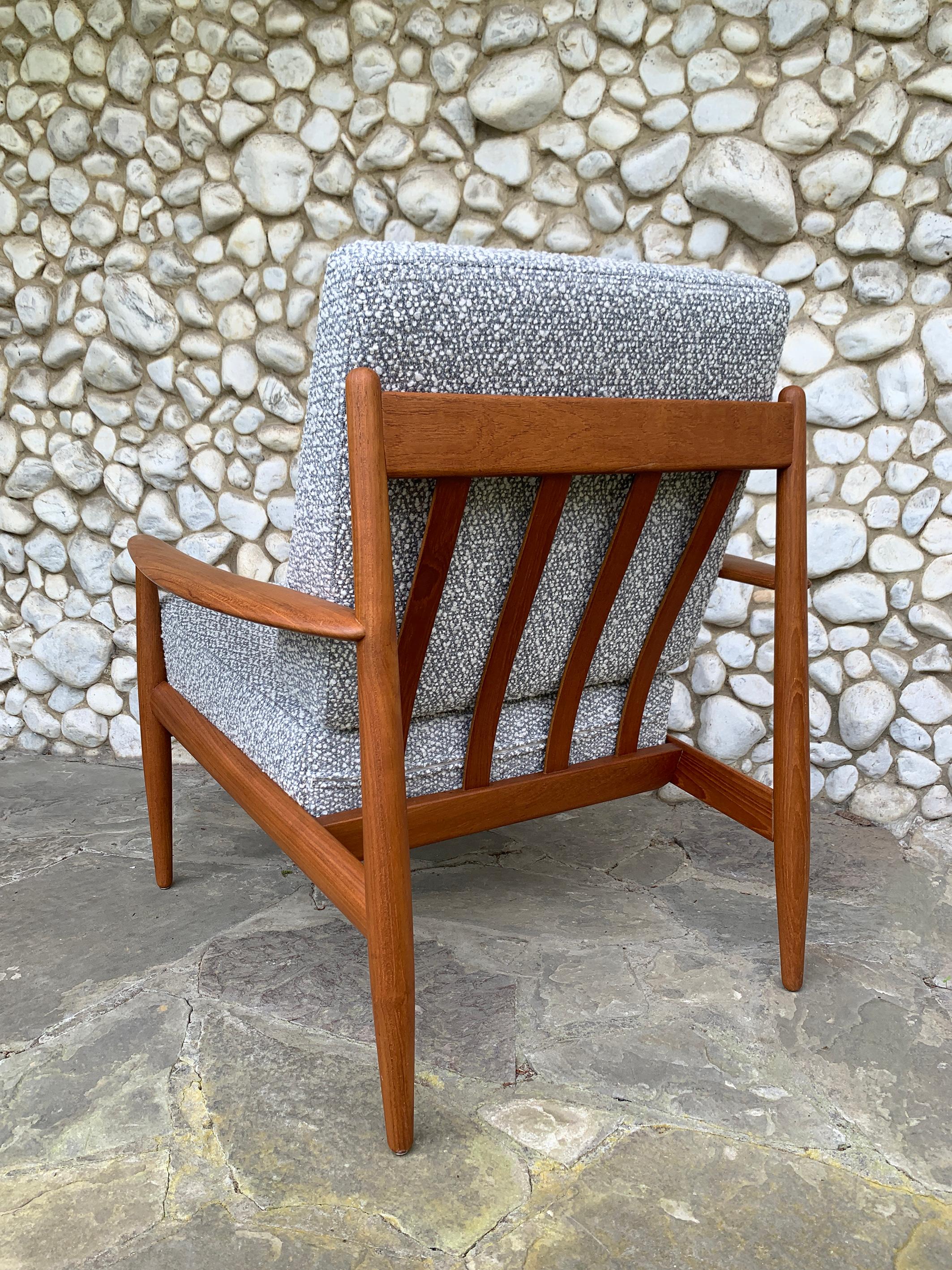 Fabric Lounge Chair 118 in Teak & Bouclé by Grete Jalk for France & Son, Denmark For Sale