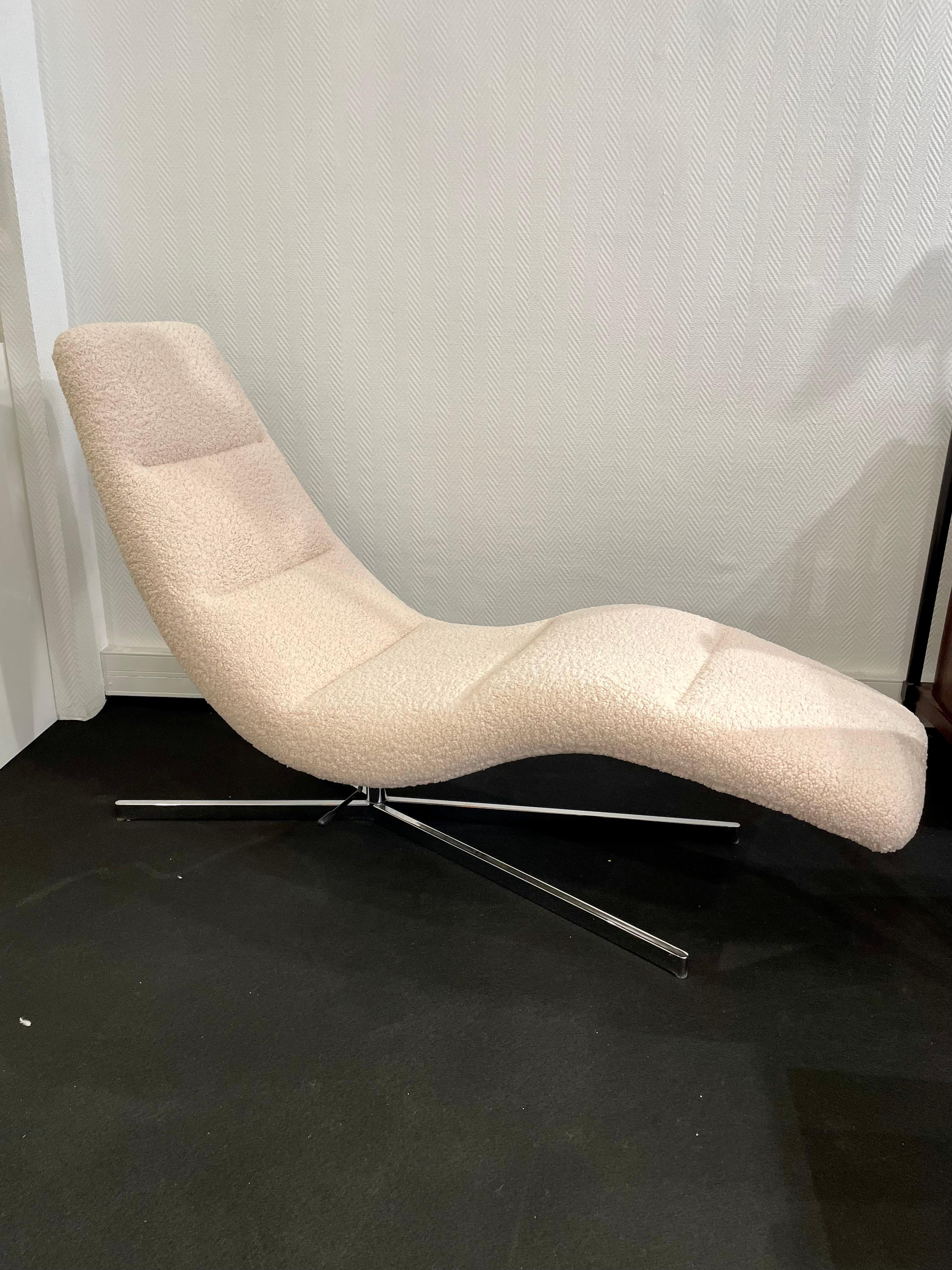 Lounge chair orientable chromed metal base
 From 1990 -2000.