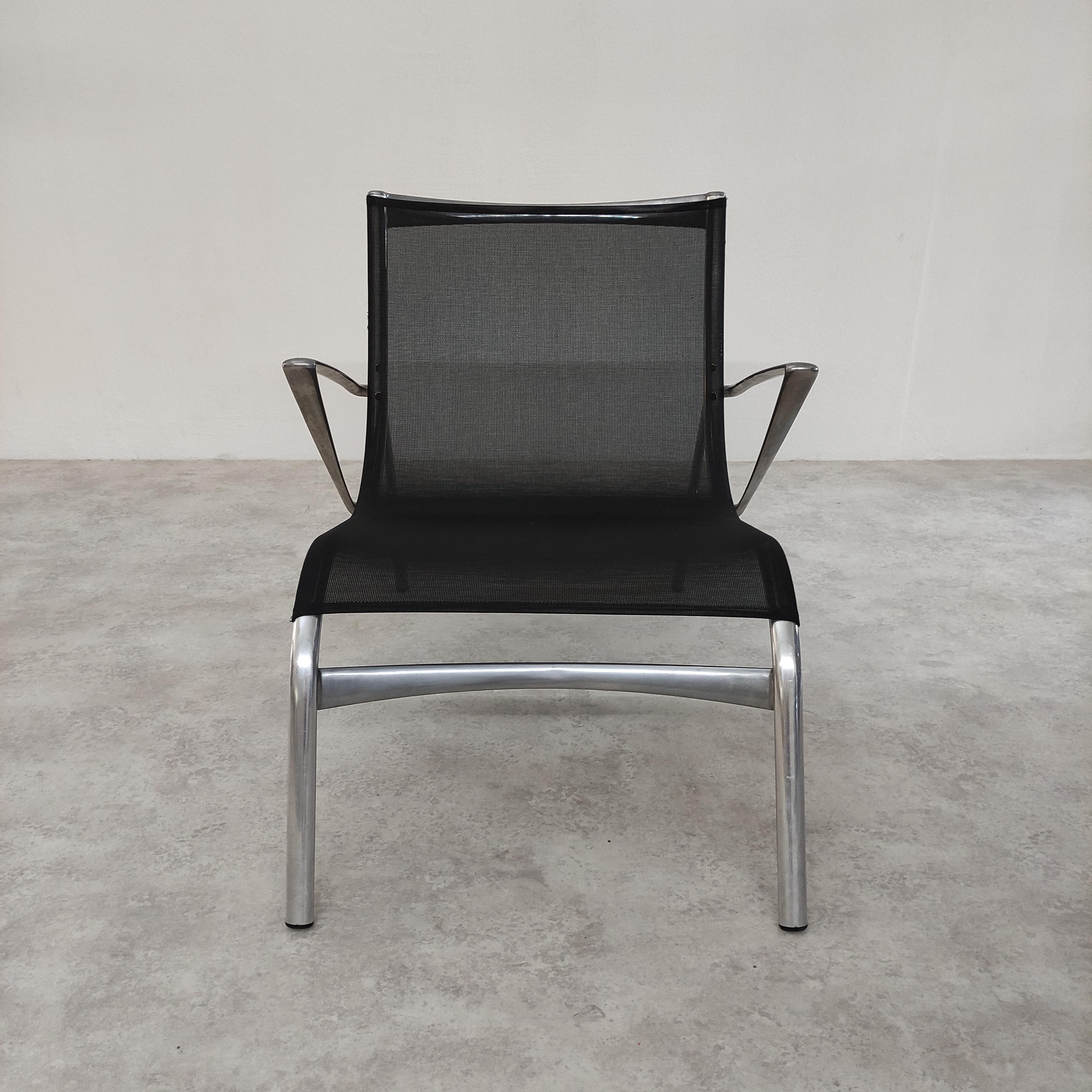 Lounge chair Alias Armframe 438, design by One of the most importantnew designer Alberto Meda.
Easy chair for outdoor or indoor, arms with structure made of extruded aluminium profile and die-cast aluminium elements; seat and back in fire retardant
