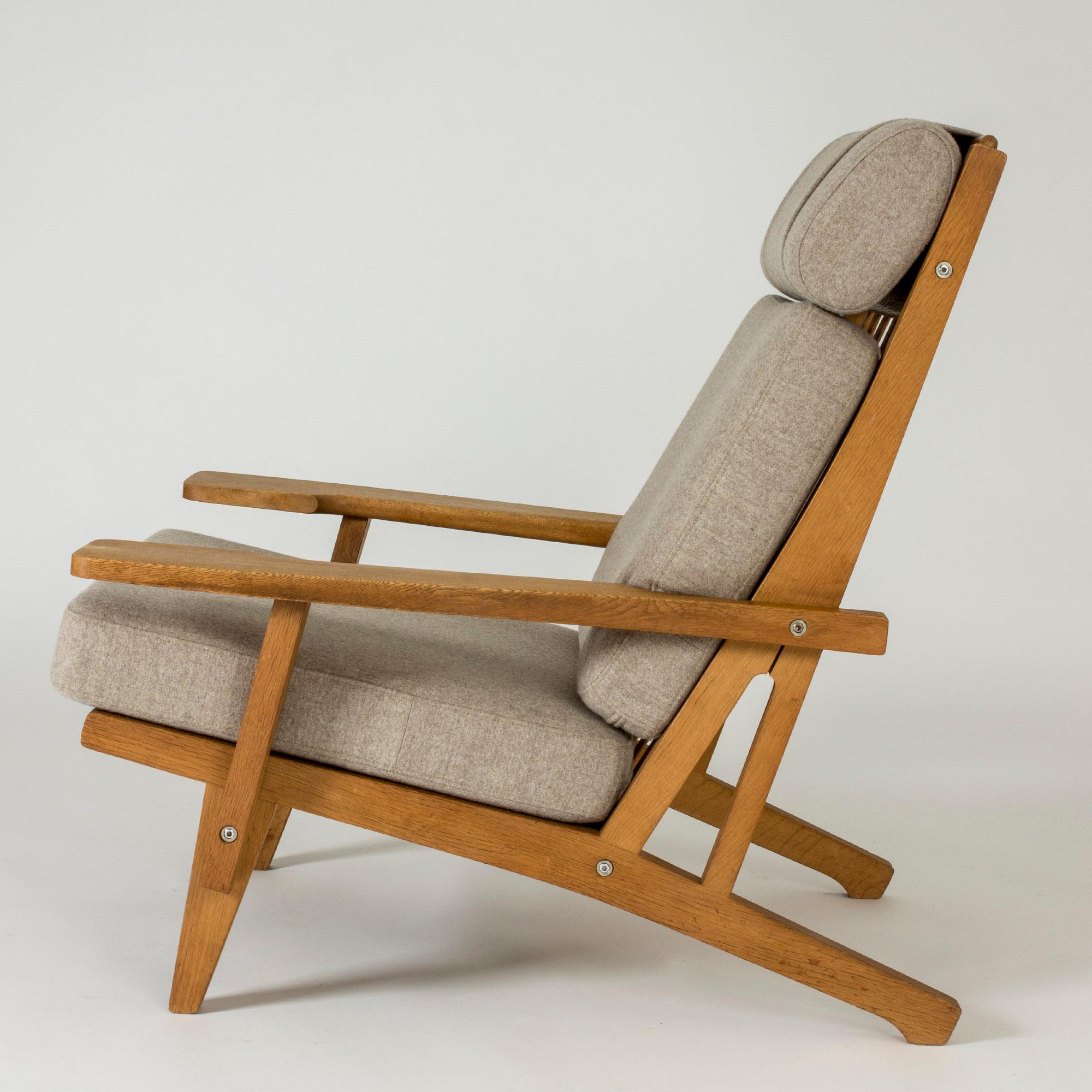 Lounge Chair and Footstool by Hans J. Wegner, GETAMA, Denmark, 1970s In Good Condition In Stockholm, SE