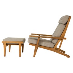 Loungesessel und Fußhocker von Hans J. Wegner, GETAMA, Dänemark, 1970er Jahre