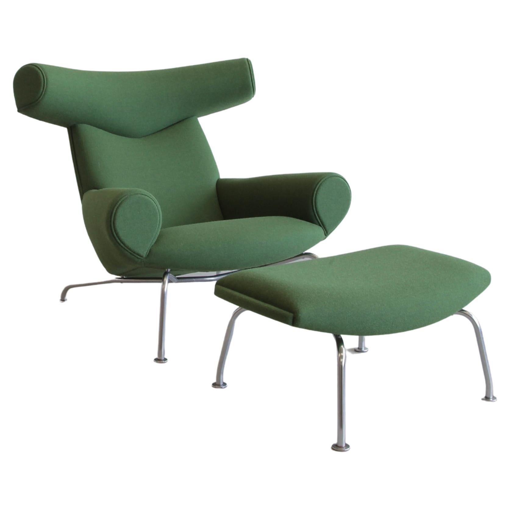 Chaise longue et pouf conçus par Hans J. Wegner. Danemark, années 1980