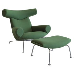 Chaise longue et pouf conçus par Hans J. Wegner. Danemark, années 1980