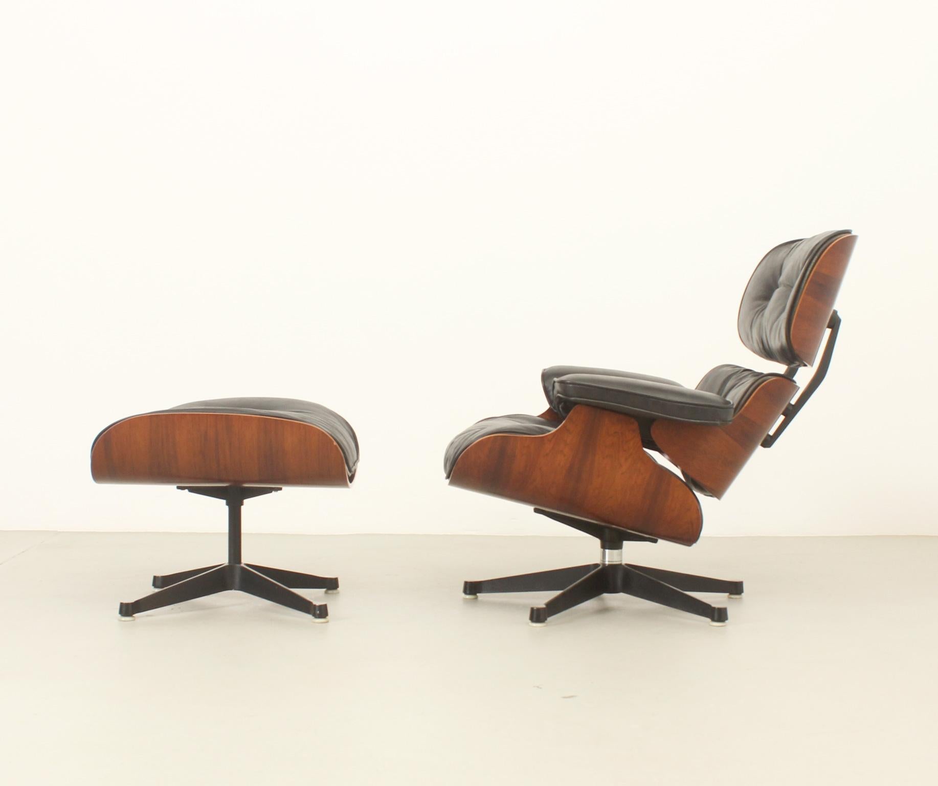 Lounge chair and ottoman designed in 1956 by Charles and Ray Eames for Herman Miller, USA. Early edition from 1960's for Mobilier International, France in rosewood plywood and black leather. 