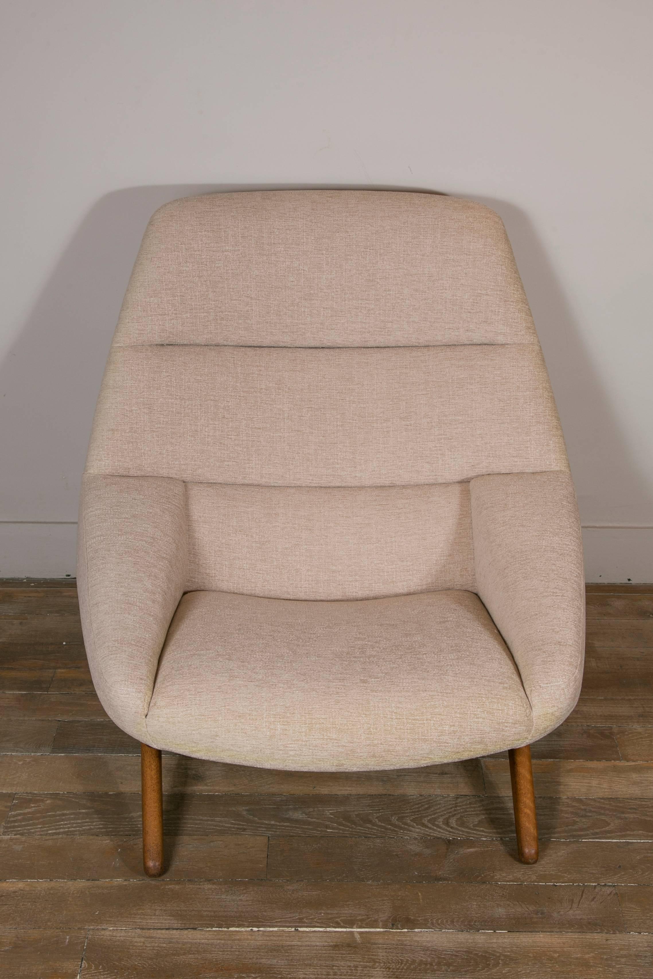Rare oak lounge chair and ottoman, model ML-91
Designed by Illum Wikkelso for Mikael Laursen,
Denmark, 1960.
Professionally re upholstered with ivory velvet 

Measure chair: 
H 87 cm (34.3 in.)
W 87 cm (34.3 in.)
D 95 cm (37.4 in.)
H seat
