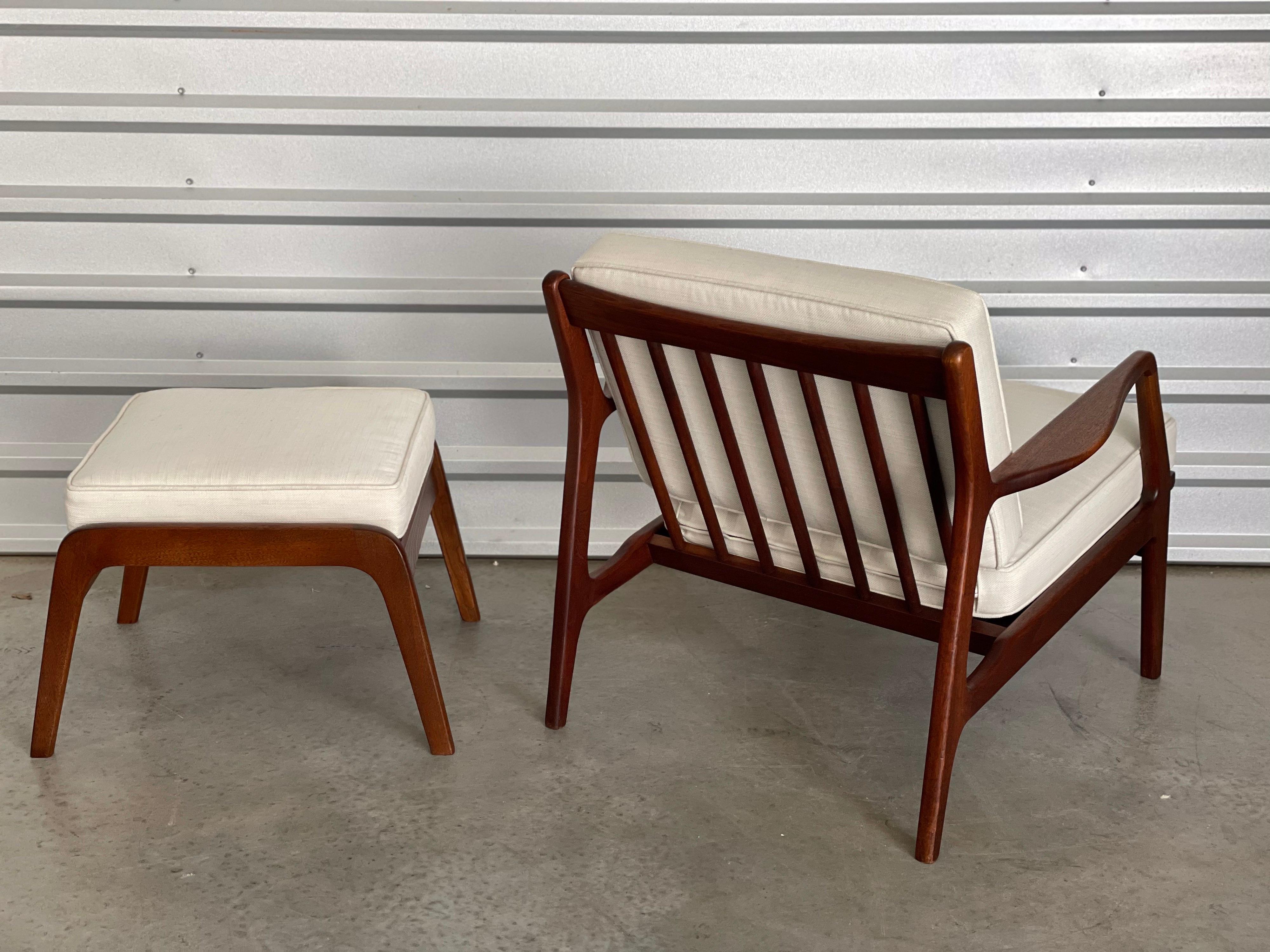 Mid Century Lounge Chair and Ottoman by Lawrence Peabody in Walnut for Selig For Sale 2