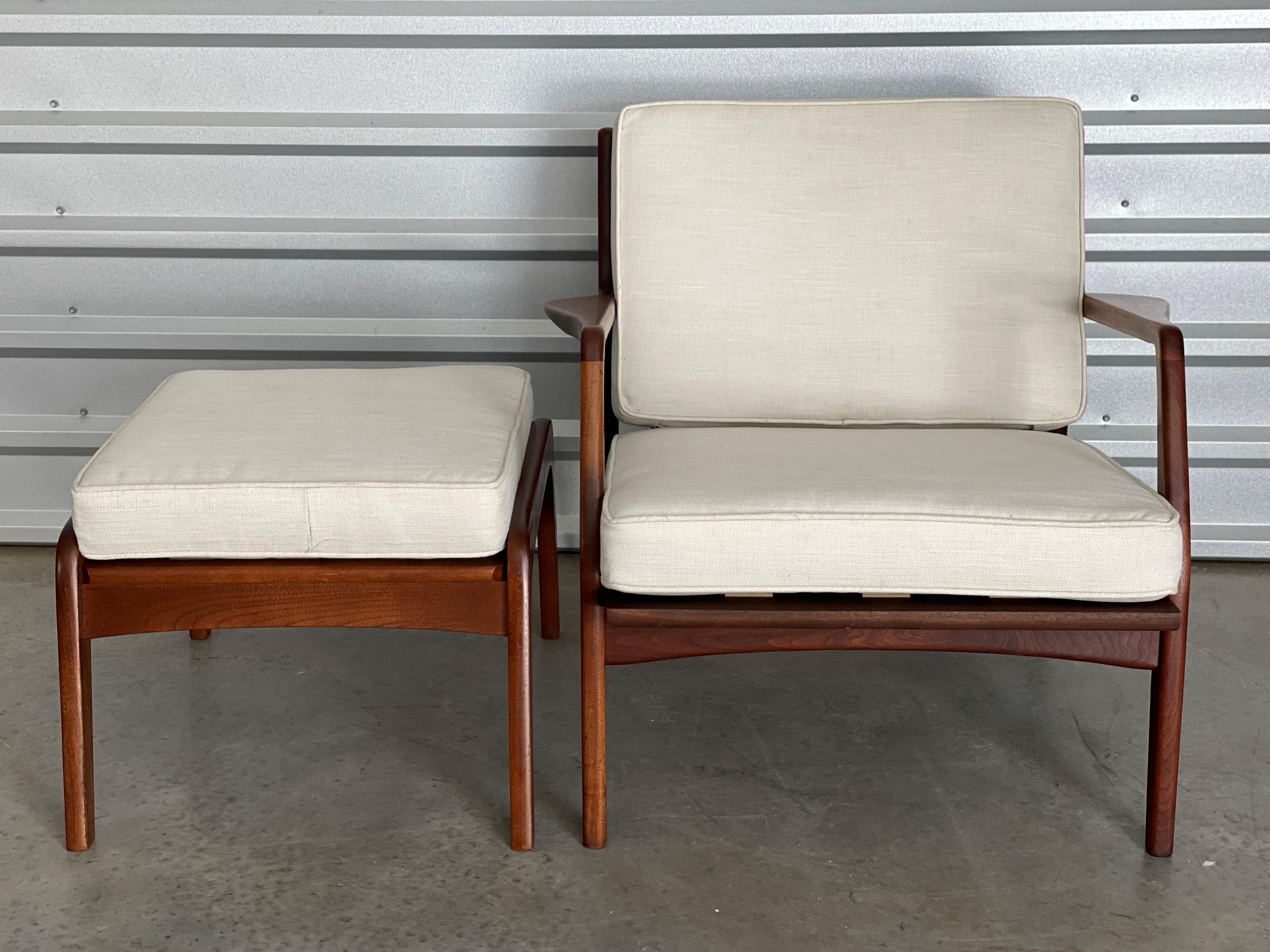 Mid Century Lounge Chair and Ottoman by Lawrence Peabody in Walnut for Selig For Sale 4
