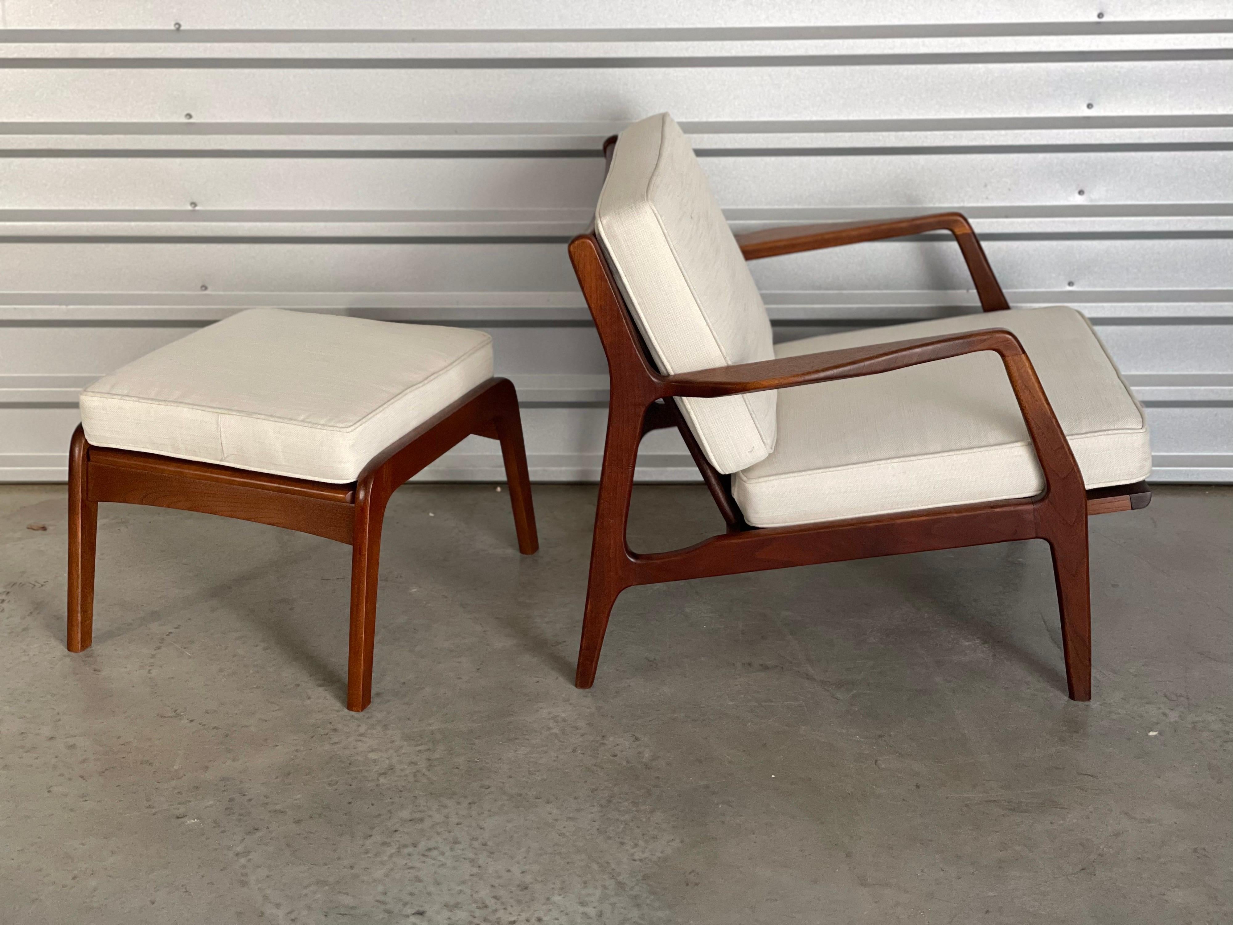 Mid Century Lounge Chair and Ottoman by Lawrence Peabody in Walnut for Selig For Sale 5