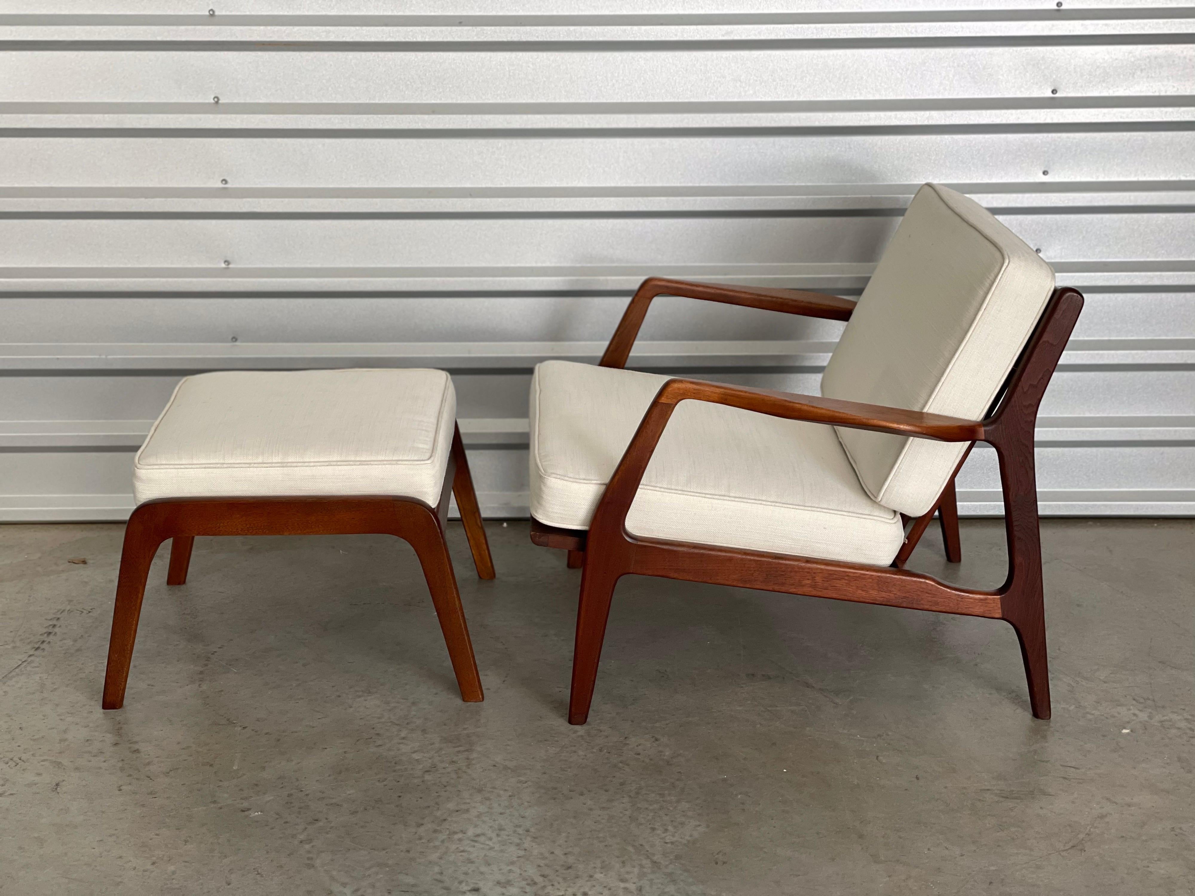 Mid Century Lounge Chair and Ottoman by Lawrence Peabody in Walnut for Selig For Sale 6