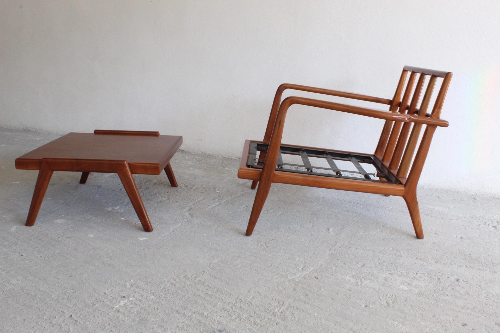 Lounge chair and ottoman by Mel Smilow made in the 1950s, natural finish walnut wood, it was a delight to work them.
The measure of the stool is:
Measures: D 58
W 58
H 39.