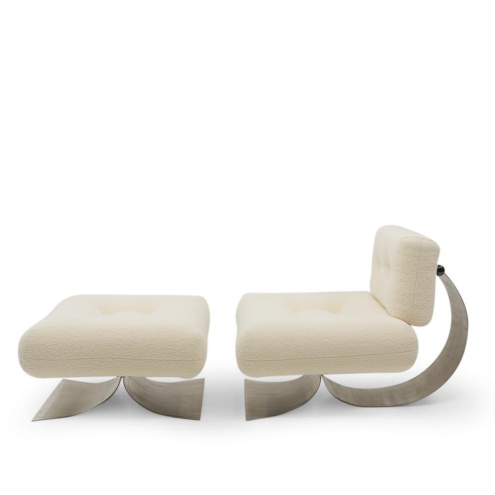 Lounge chair and ottoman designed by Oscar Niemeyer for Mobilier International during the late 1970s.

Oscar Niemeyer (Brazil, 1907) was born in Rio de Janeiro, where he finished his training as an architect engineer, and started his career in