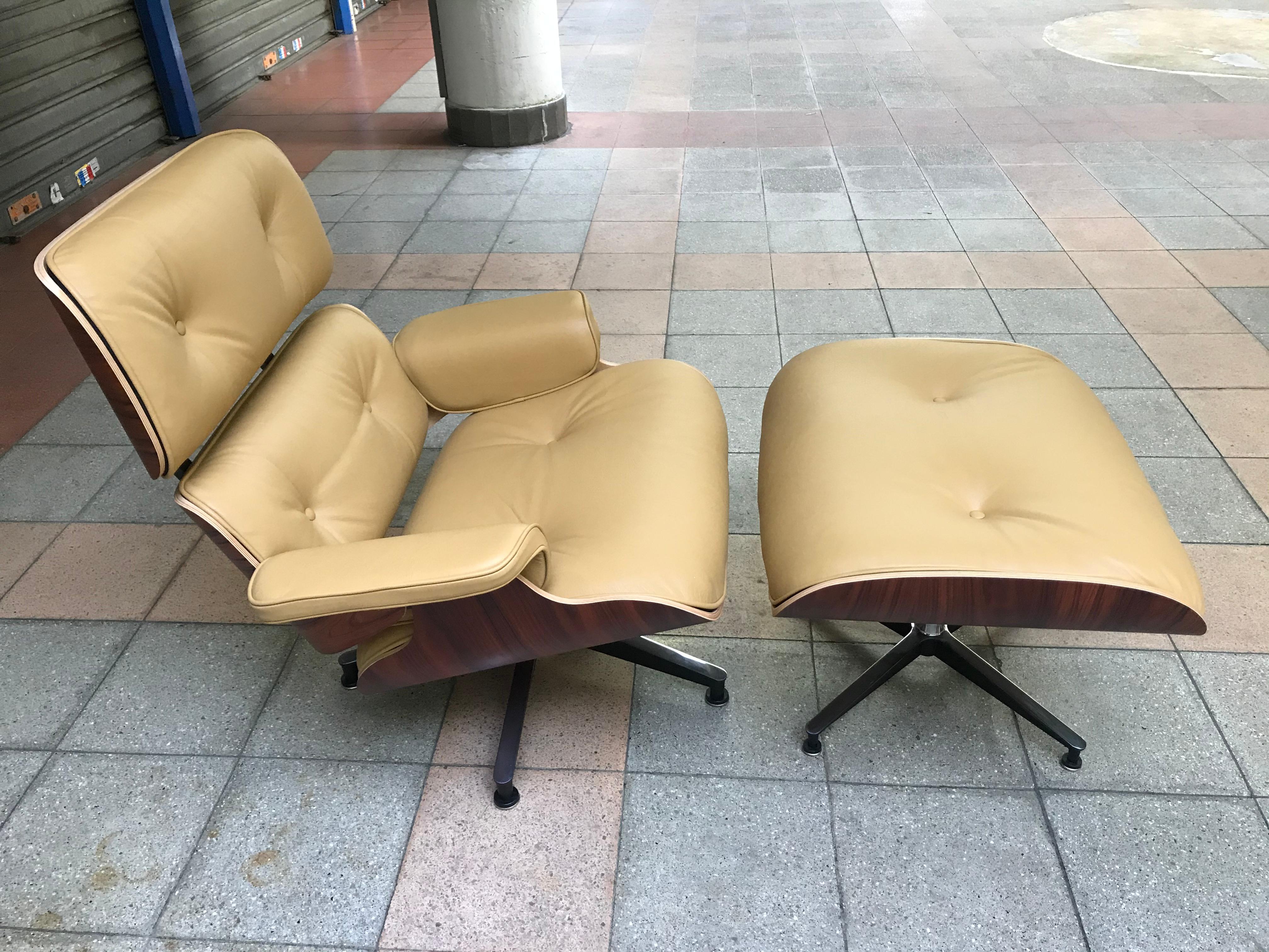 Lounge Chair and Ottoman Charles Eames 4