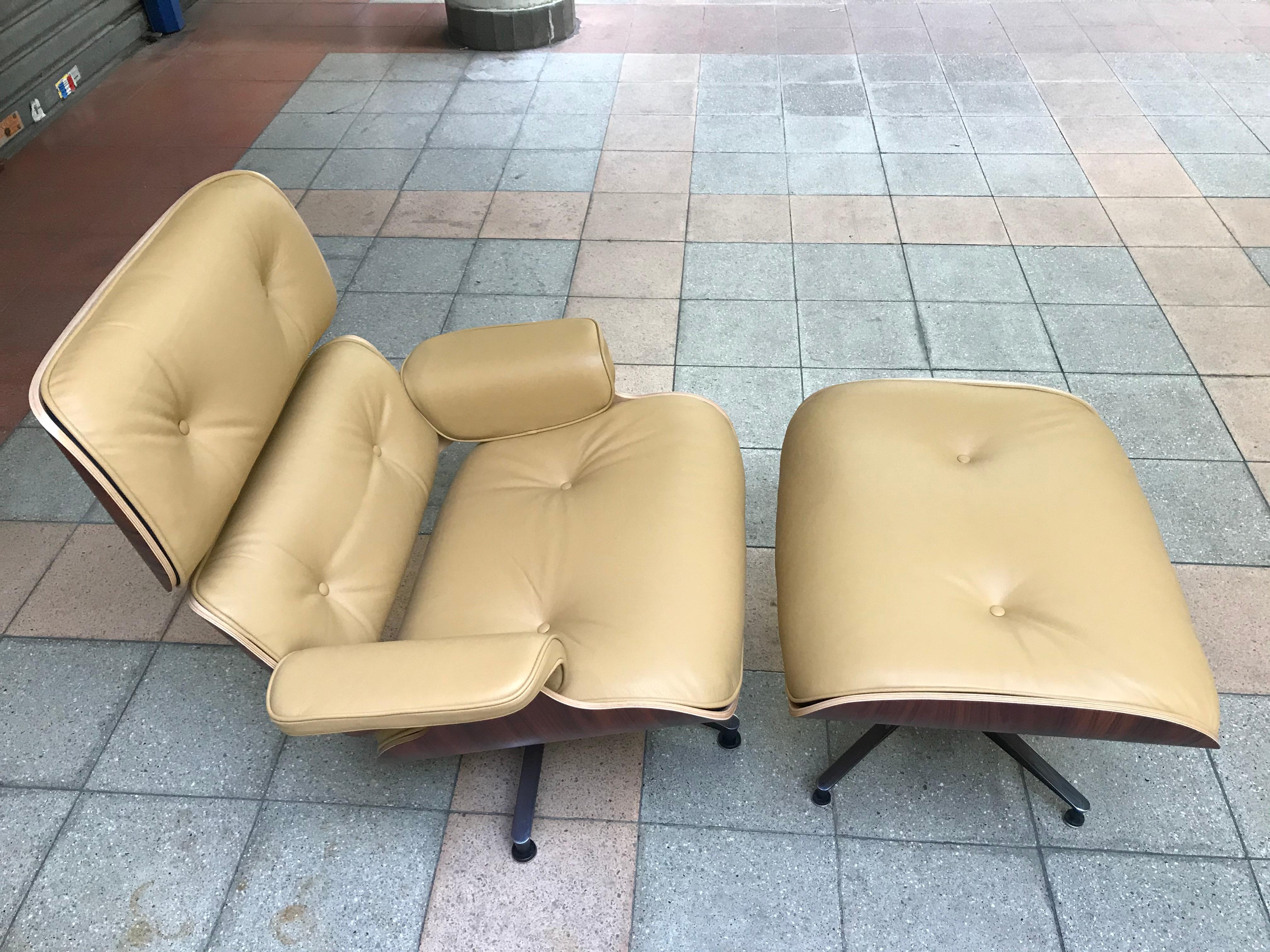 Lounge Chair and Ottoman Charles Eames 5