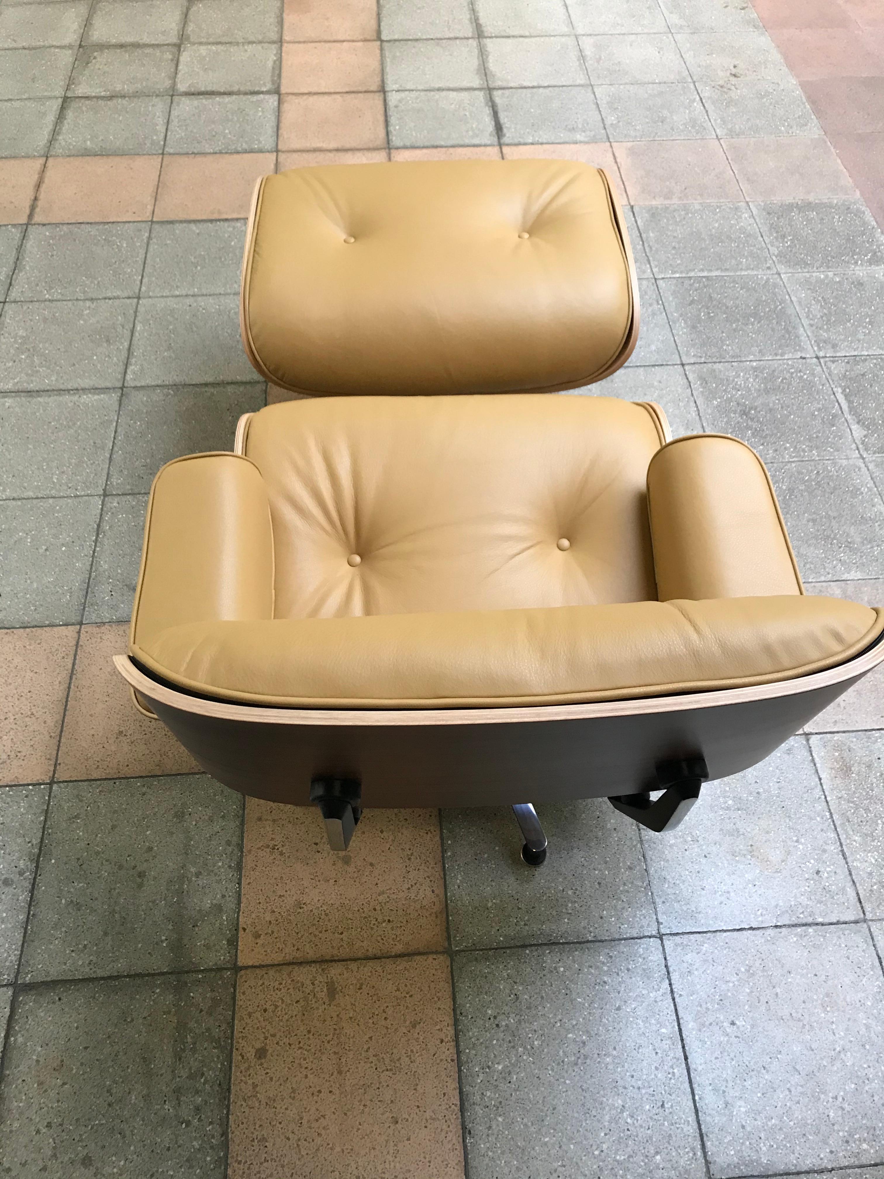 Lounge Chair and Ottoman Charles Eames 6