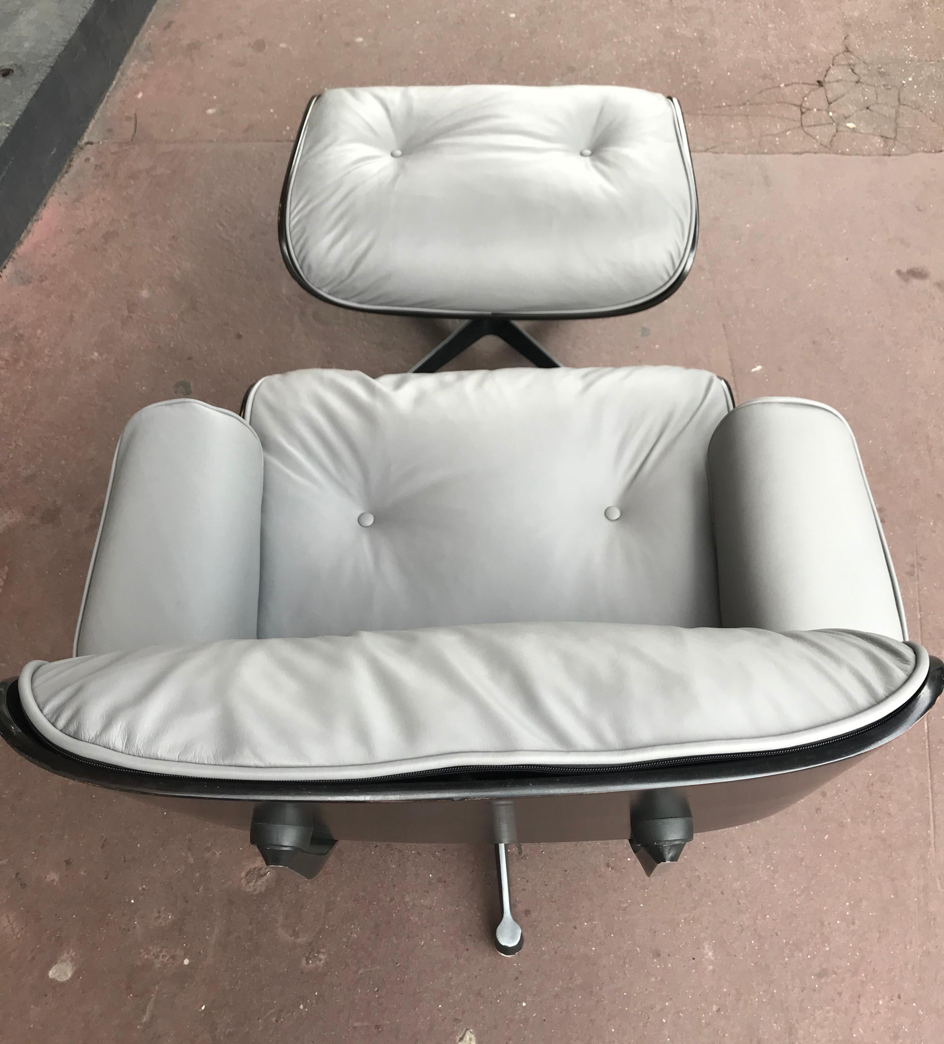 Lounge Chair and Ottoman Charles Eames 1
