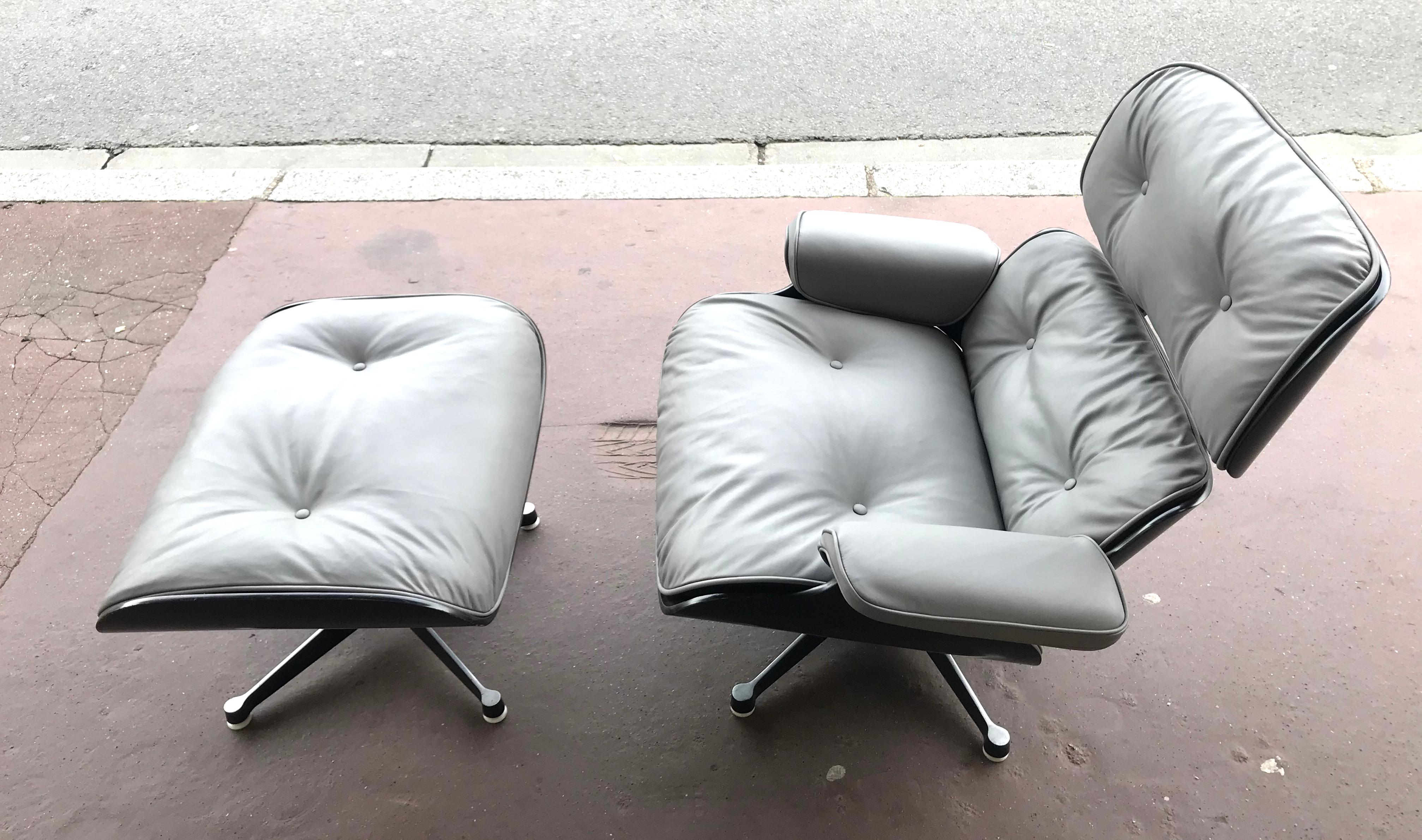 Lounge Chair and Ottoman Charles Eames 2