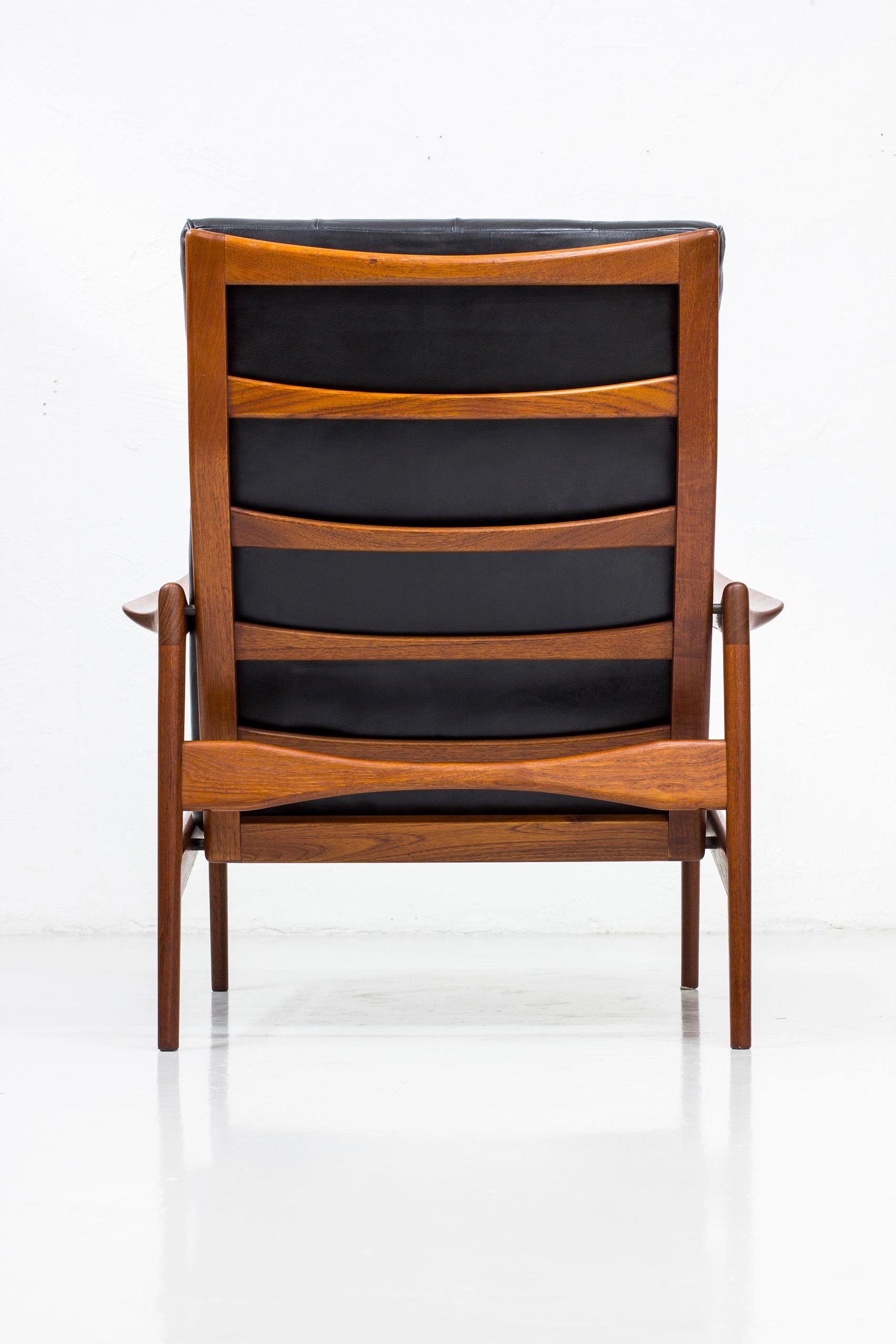 Lounge Chair and Ottoman in Teak by Ib Kofod-Larsen, Danish Modern, 1950s In Good Condition In Hägersten, SE