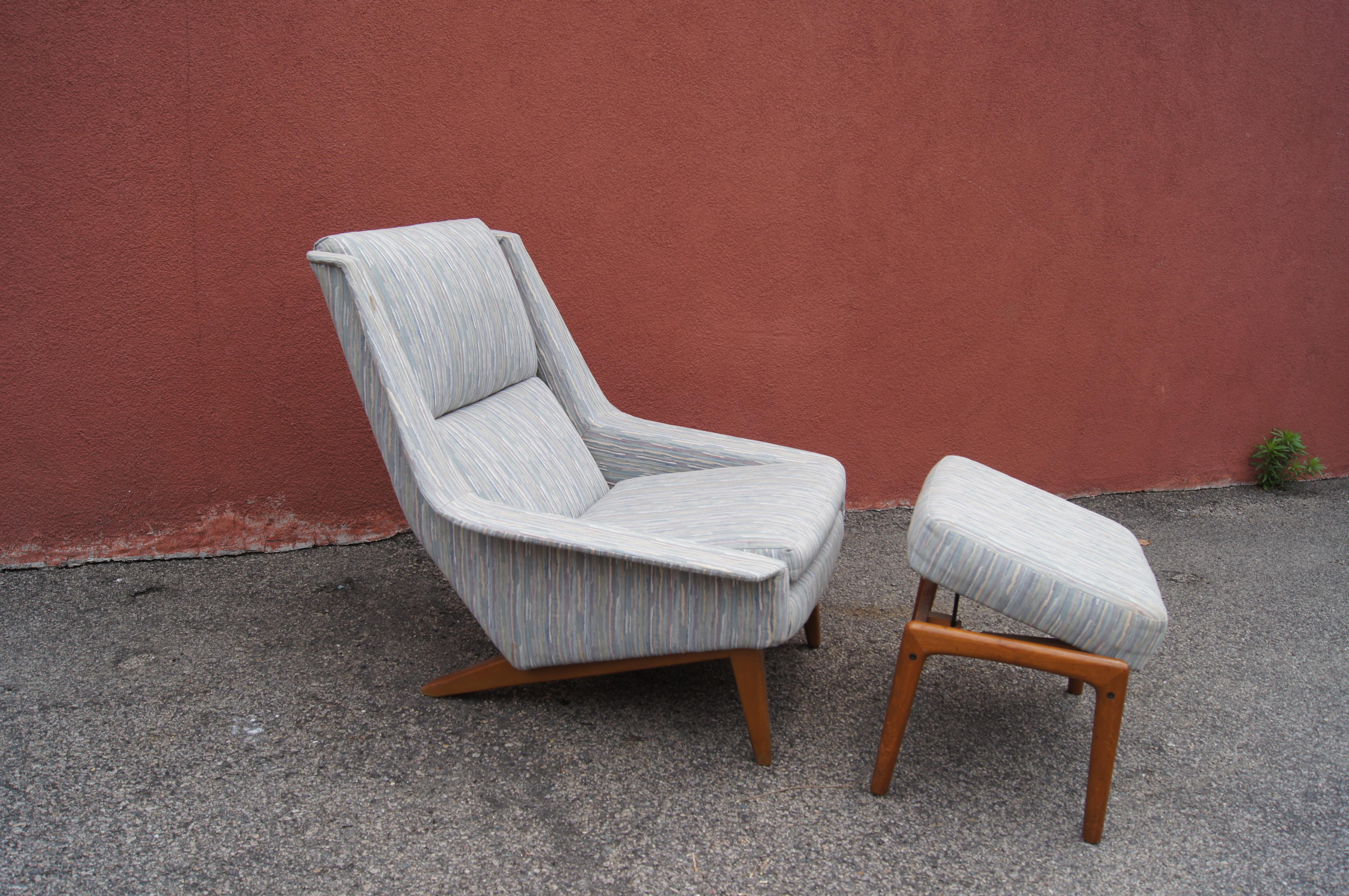 Danish Lounge Chair and Ottoman, Model 4410, by Folke Ohlsson for Fritz Hansen For Sale