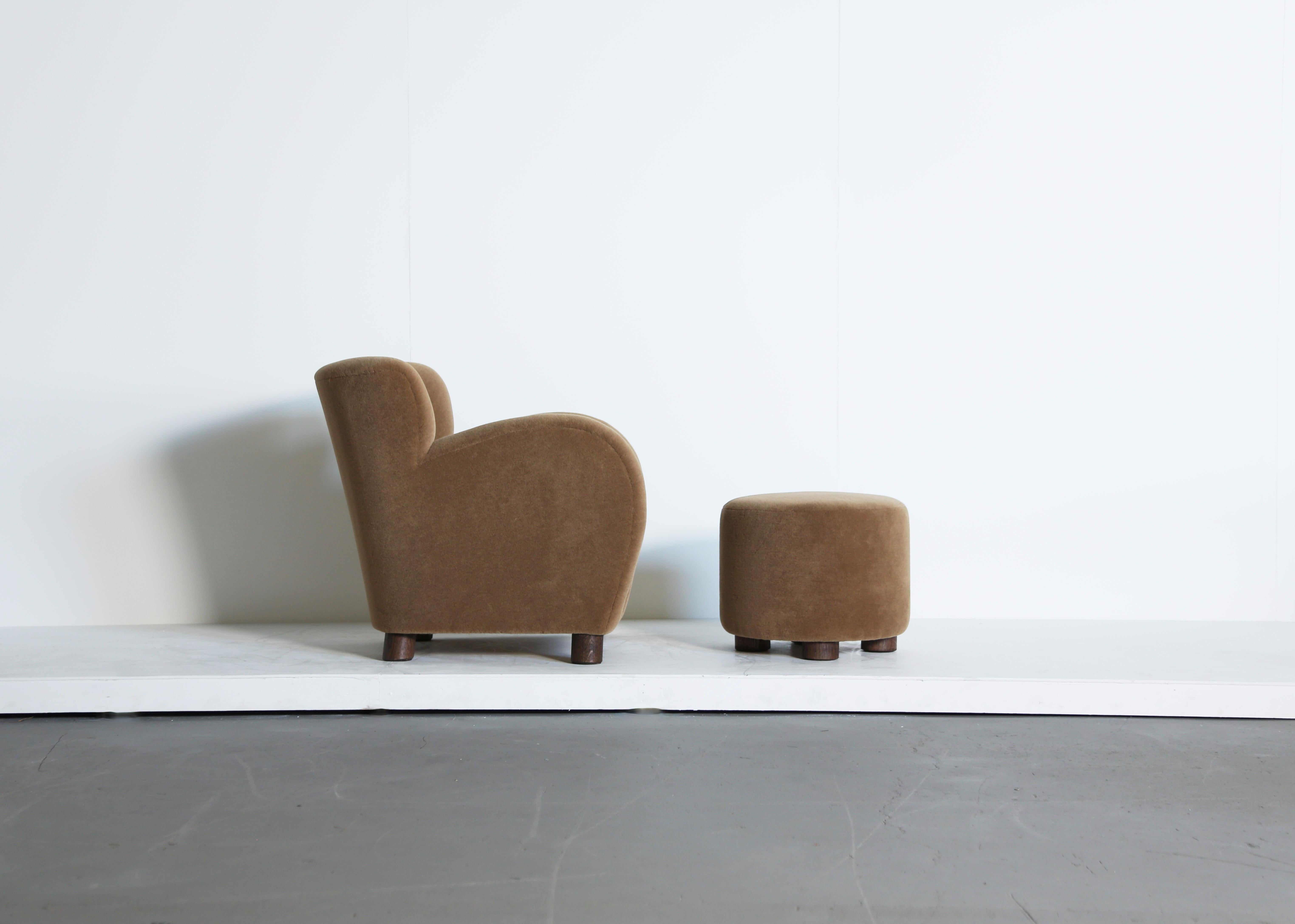 Lounge Chair and Ottoman, Upholstered in Pure Alpaca In Good Condition For Sale In LEWES, GB