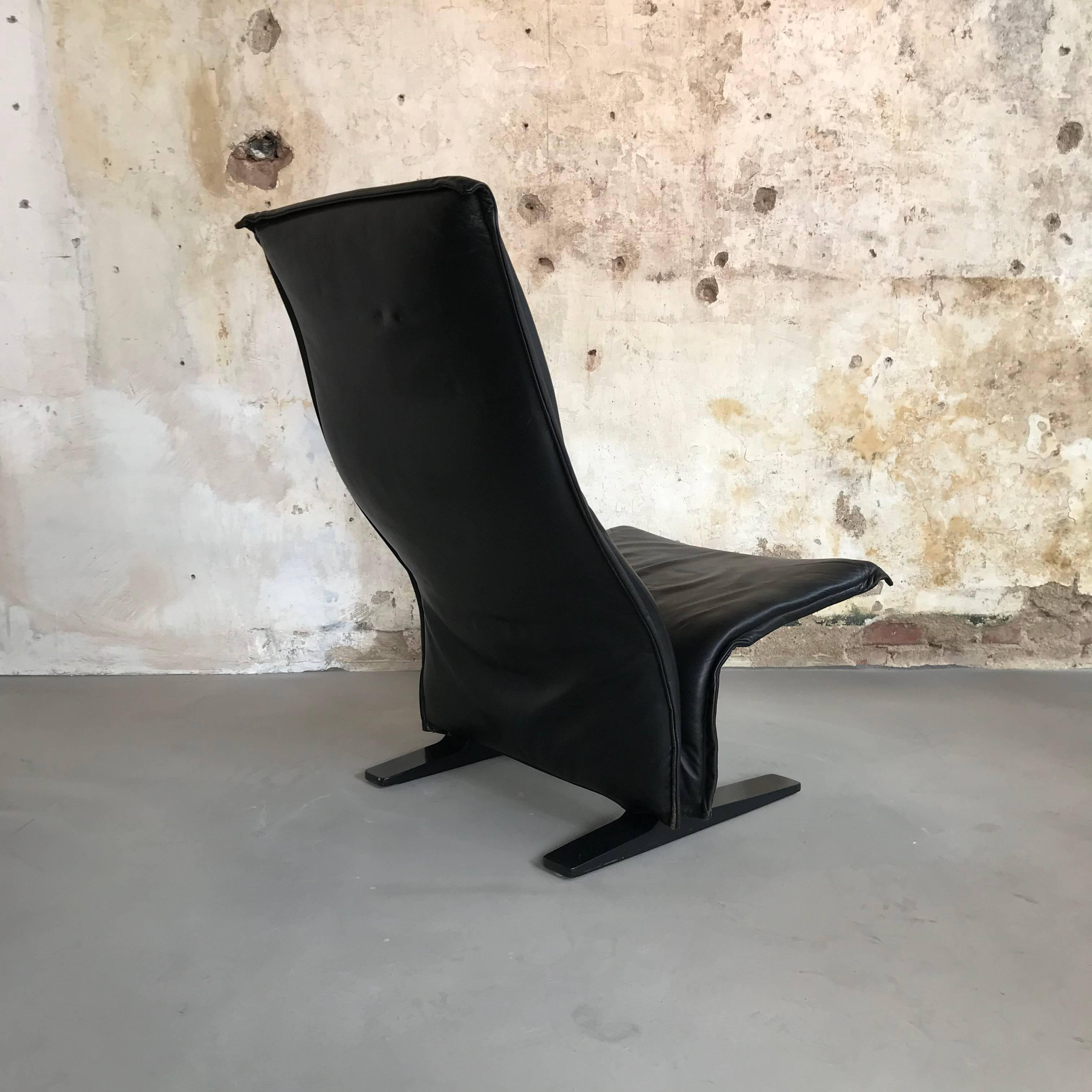 Patinated Lounge Chair Artifort Concorde F784 Pierre Paulin, Original Leather Upholstery