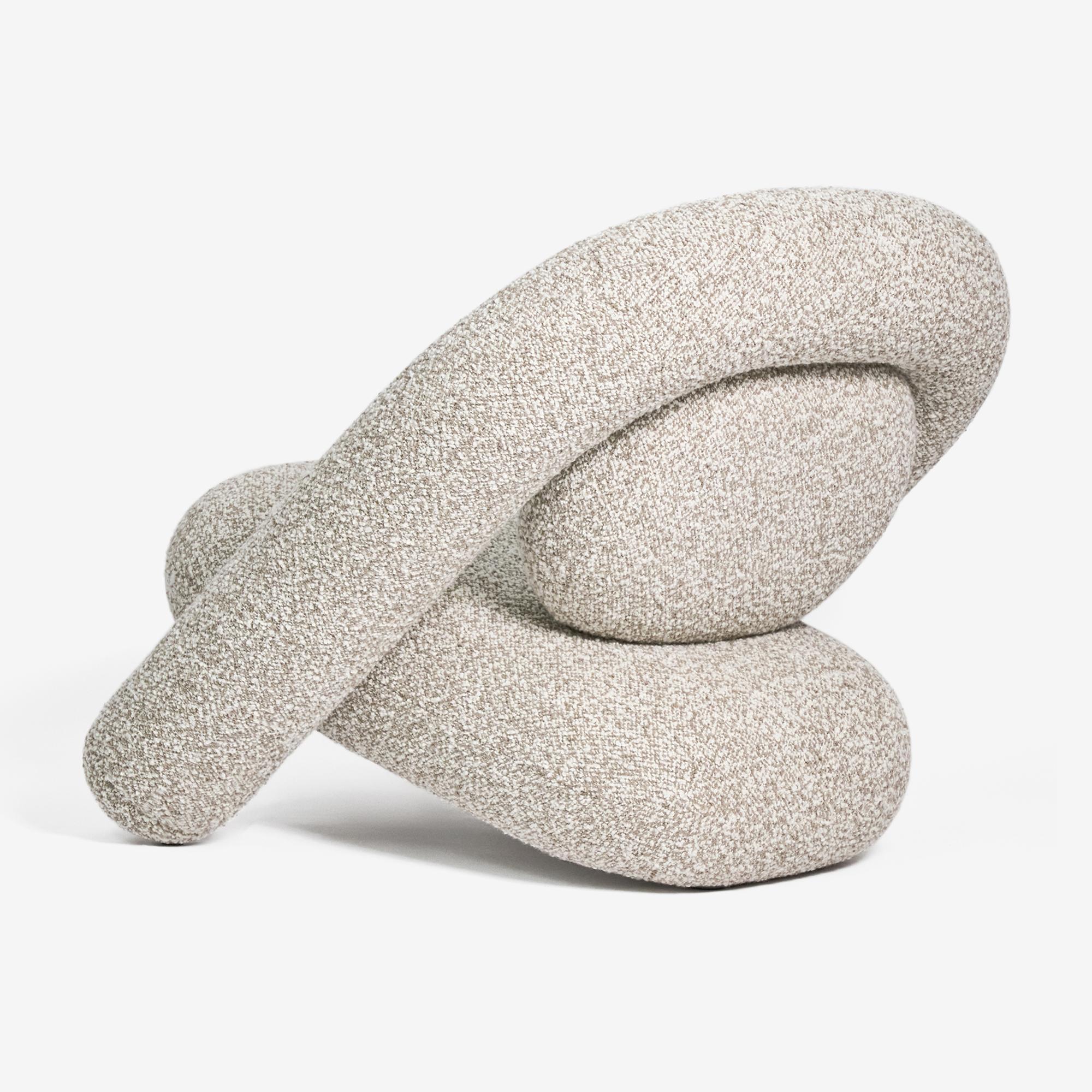 BUN Lounge Chair - Una alegre fusión de diseño y comodidad

¿Y si los muebles pudieran ser tan suaves y acogedores como los raviolis recién horneados, la pasta casera o los croissants de mantequilla? Inspirado por un programa de televisión de