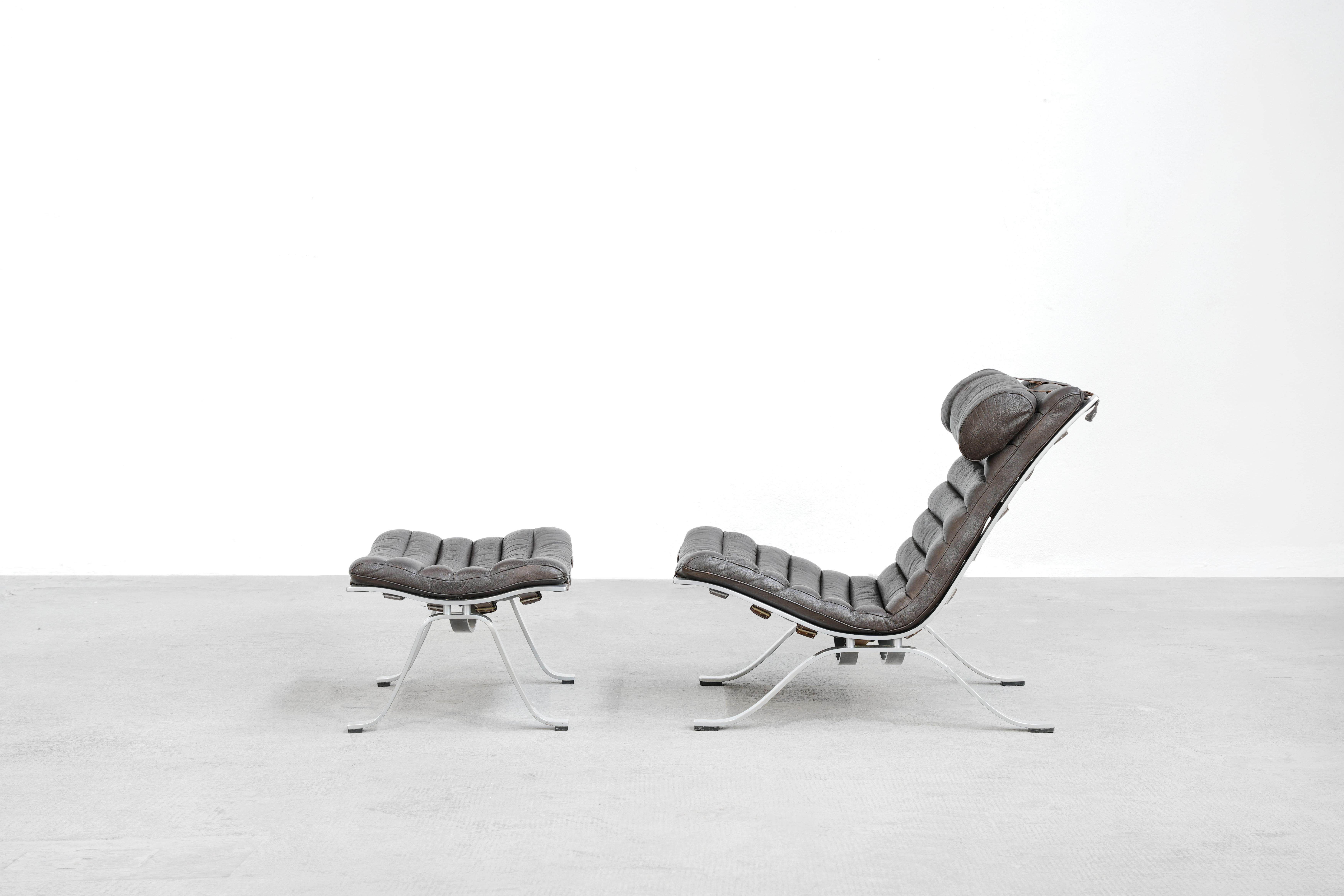 Beautiful lounge chair and ottoman designed by Arne Norell and manufactured by Norell Møbel AB in Sweden in 1966.
The lounge chair and the matching ottoman are in wonderful original condition, come with dark brown leather and without any damages or