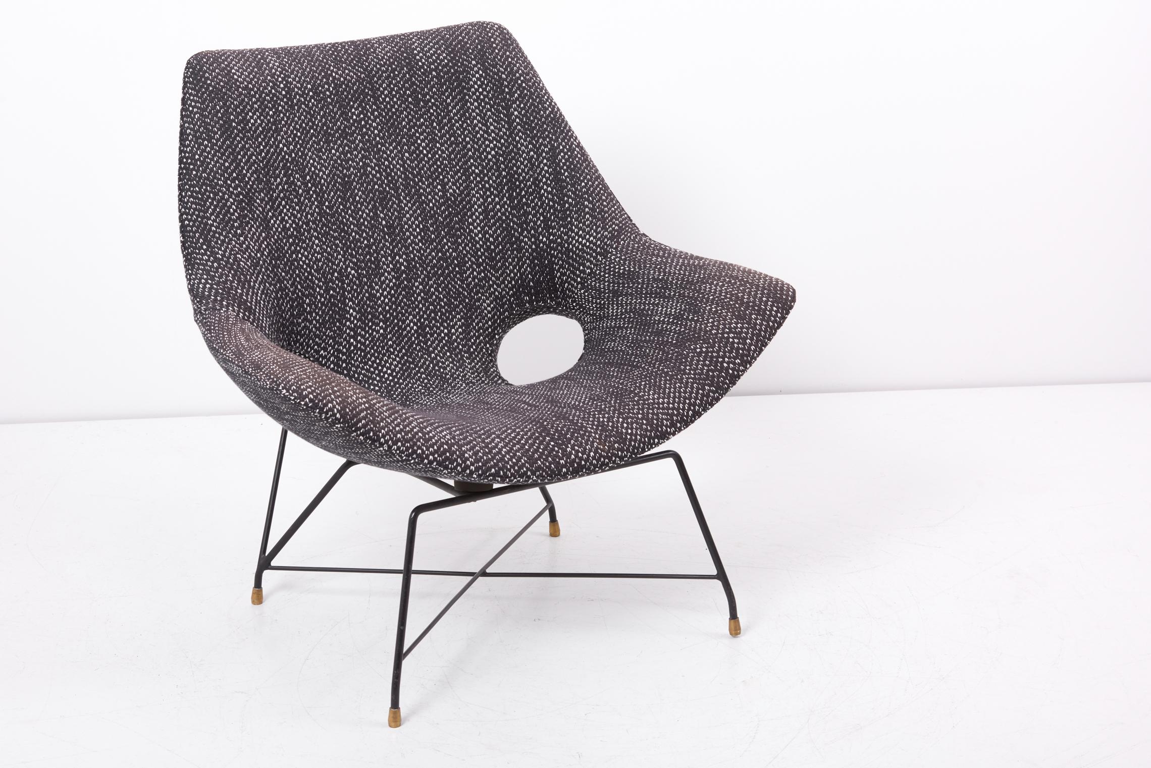 Lounge Chair by Augusto Bozzi for Saporiti in black & white fabric, Italy, 1950s For Sale 5