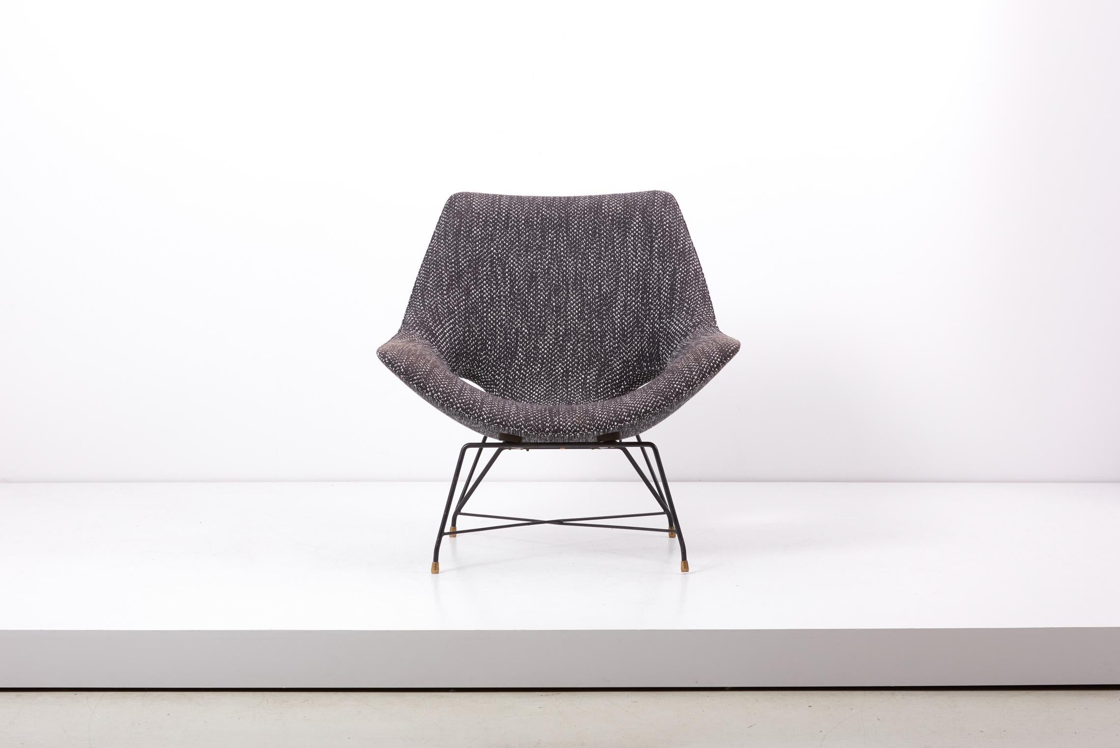 Mid-Century Modern Lounge Chair by Augusto Bozzi for Saporiti in black & white fabric, Italy, 1950s For Sale