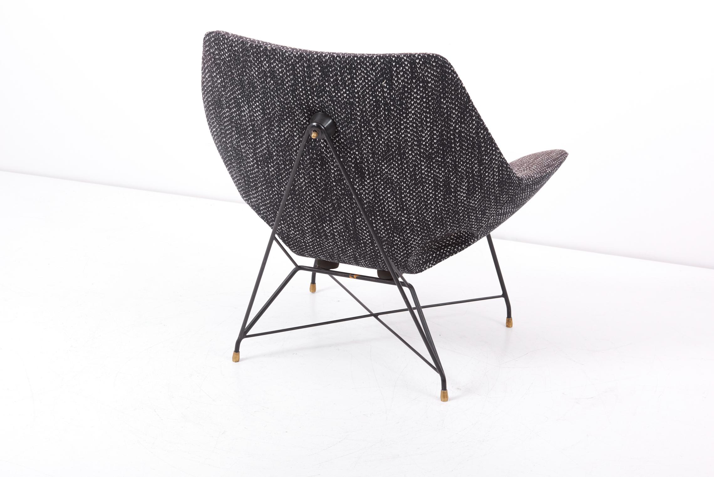 Lounge Chair by Augusto Bozzi for Saporiti in black & white fabric, Italy, 1950s For Sale 1