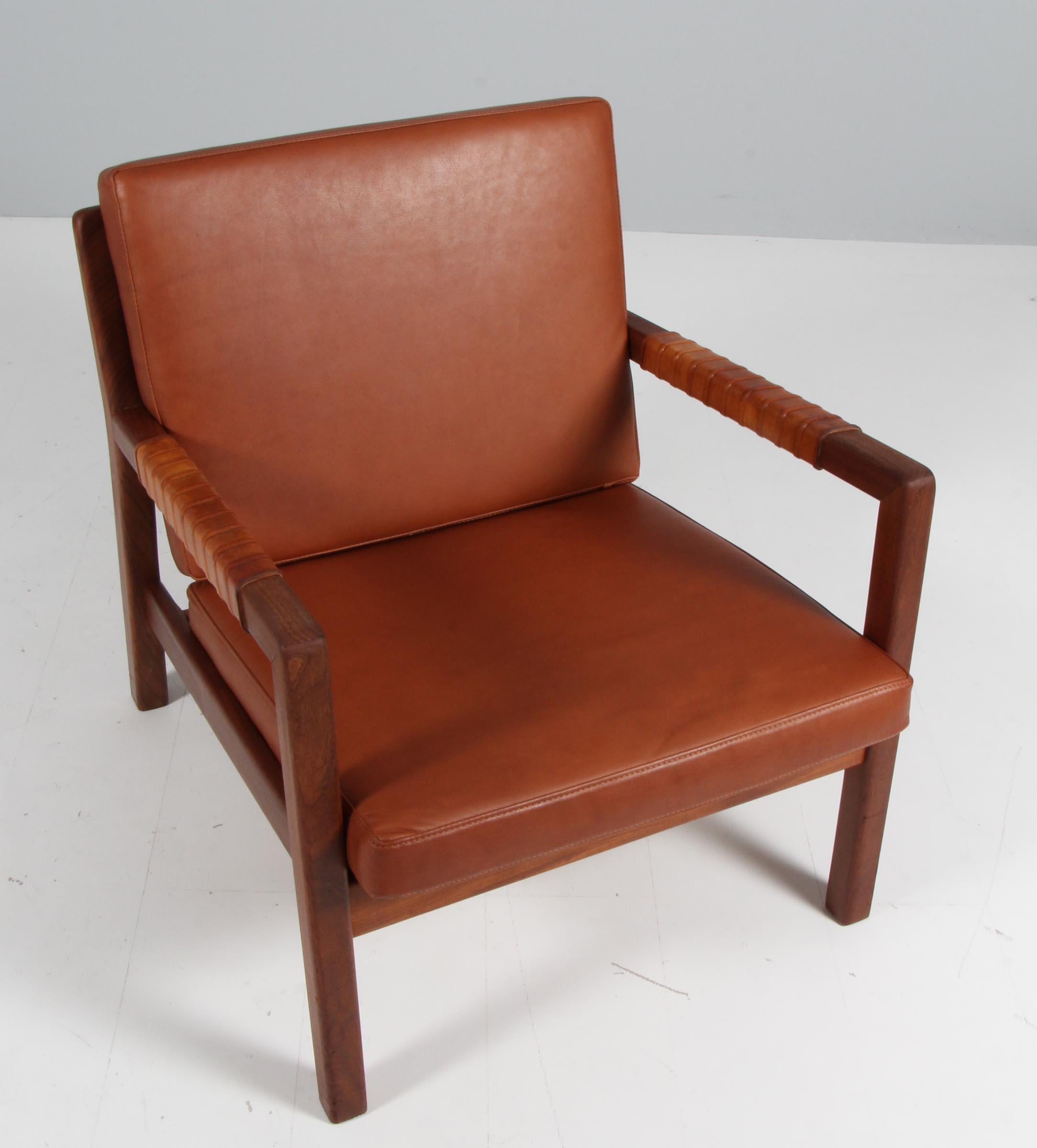 Lounge chair by Carl Gustav Hiort af Ornäs, 1950s
Rare lounge chair model Trienna by Carl-Gustav Hiort af Orna¨s, Finland, 1950s. Walnut, leather covered armrests, back with braided leather straps, loose cushions. New upholstered cushions.
