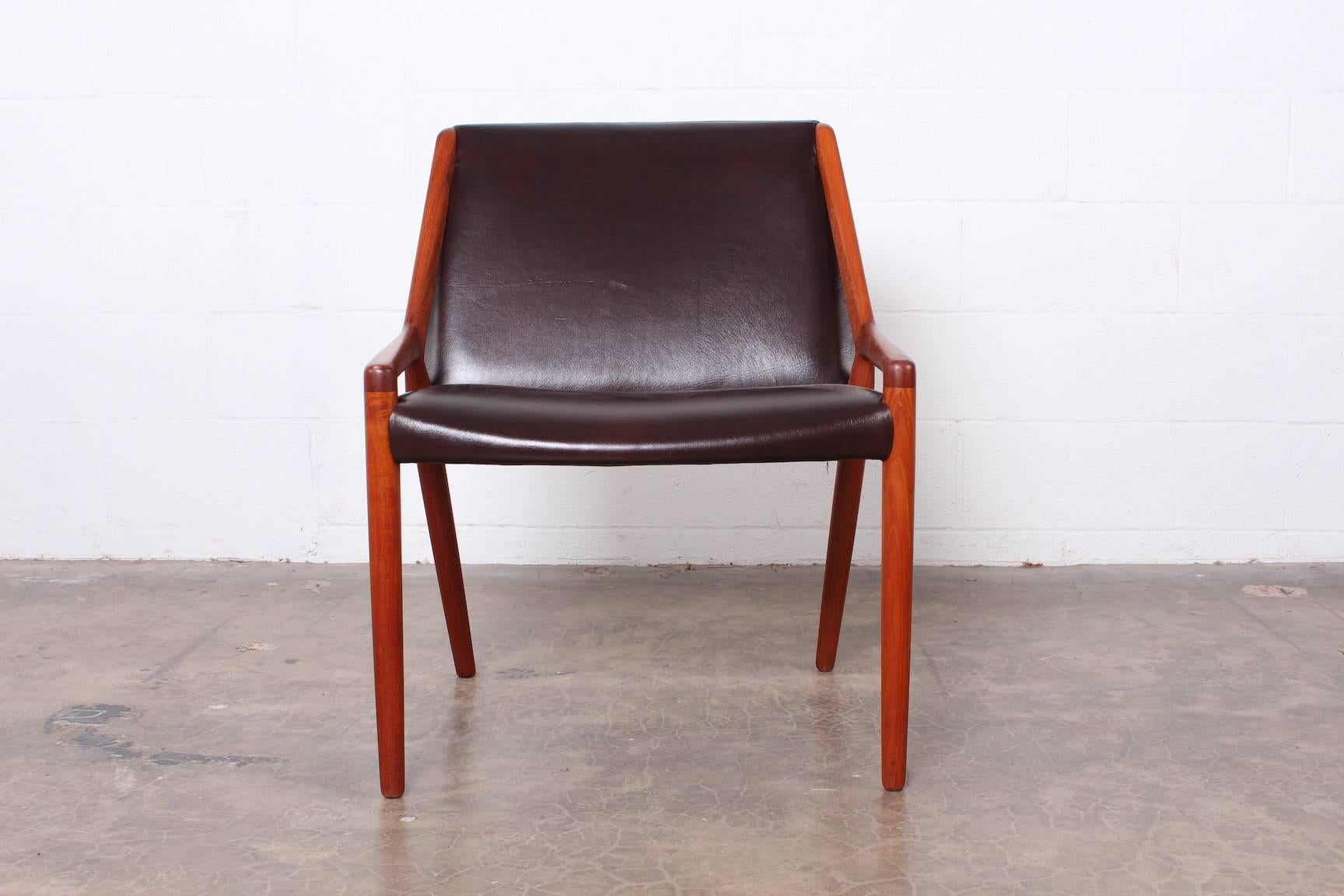 Mid-20th Century Lounge Chair by Ejner Larsen and Axel Bender Madsen for Willy Beck For Sale