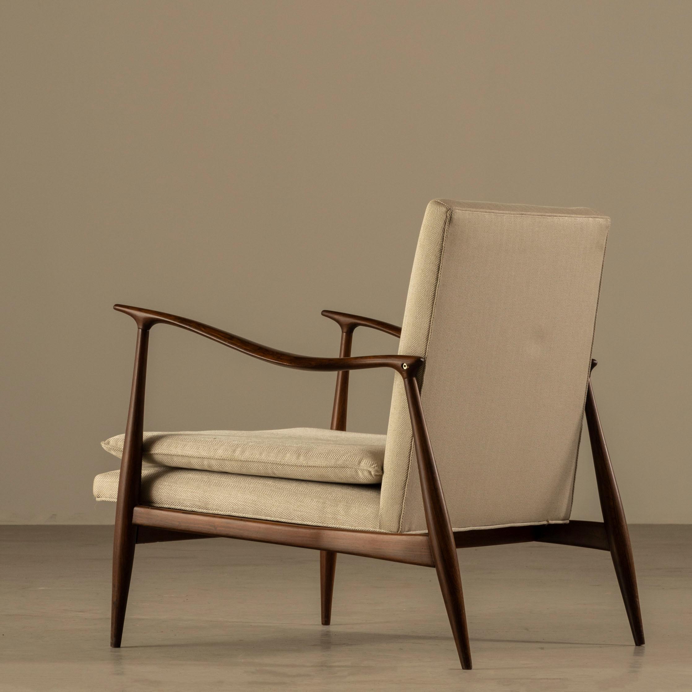 Lounge Chair by Giuseppe Scapinelli, Brazilian Mid-Century Modern In Excellent Condition For Sale In Sao Paulo, SP