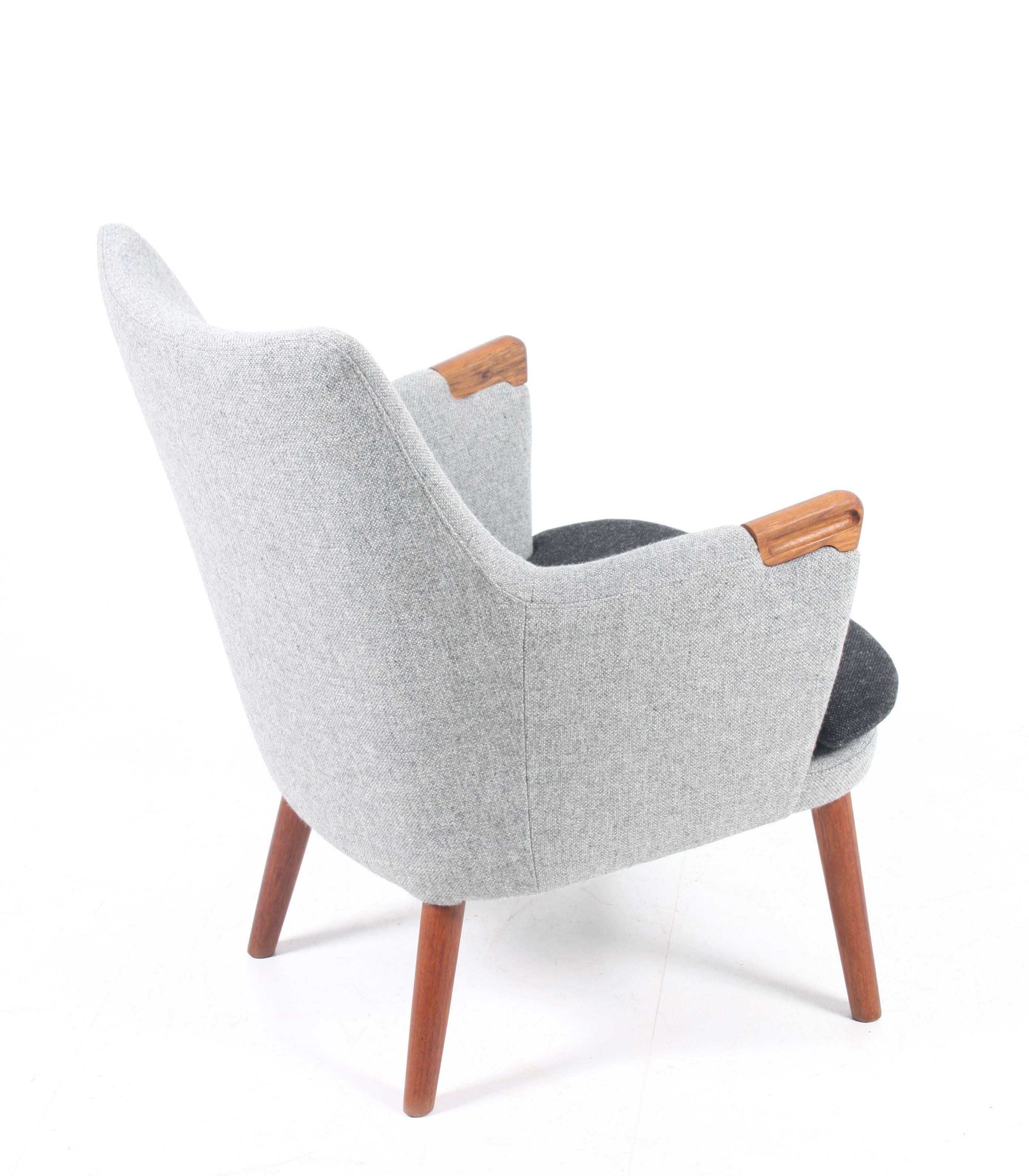 Mid-20th Century Lounge Chair by Hans J. Wegner