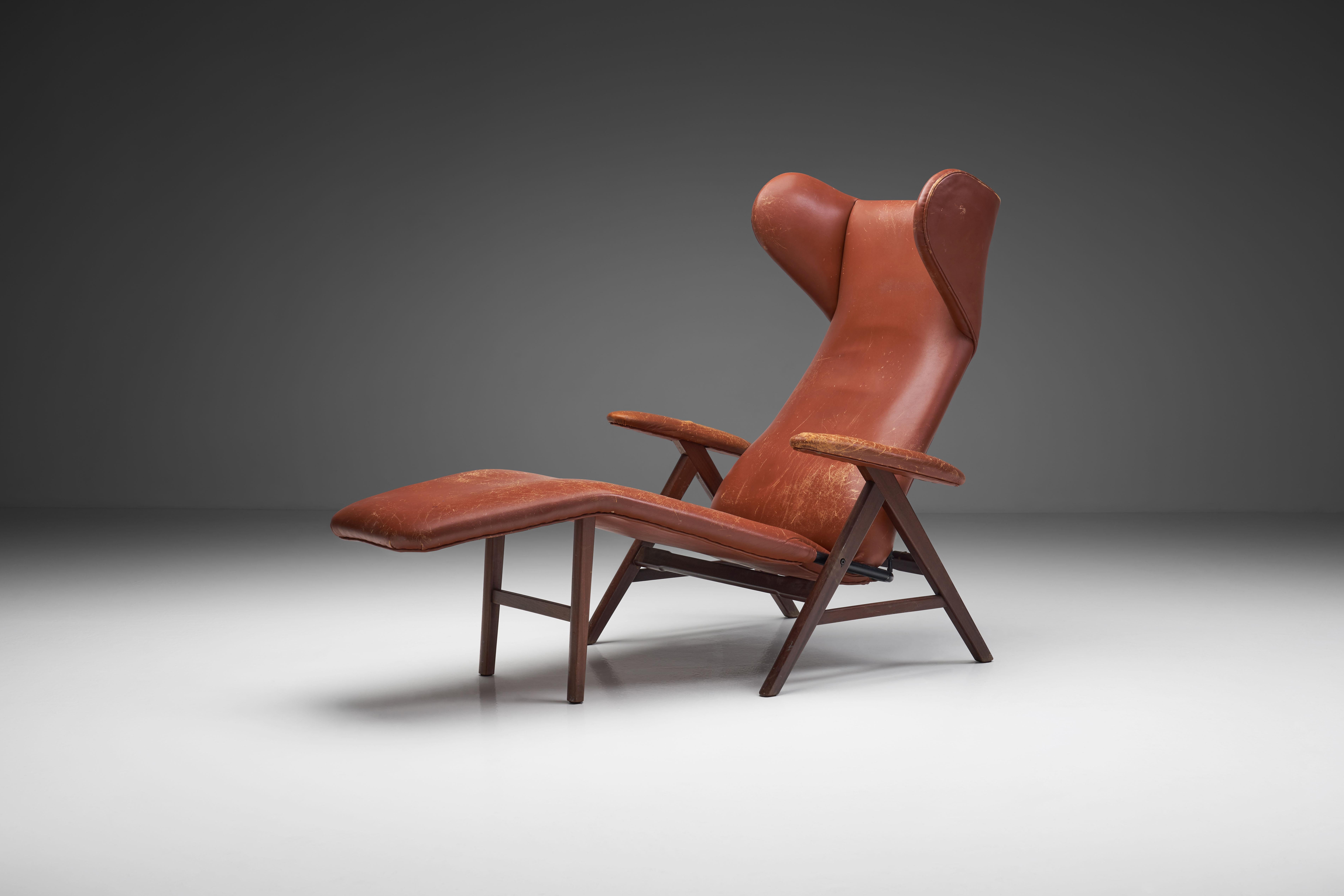 Brown chaise lounge with stained beech frame, commonly attributed to H.W. Klein for Bramin.

This wonderfully crafted lounge chair has a tilt function, which makes it extremely comfortable. The seat is extended in soft lines as a chaise lounge to