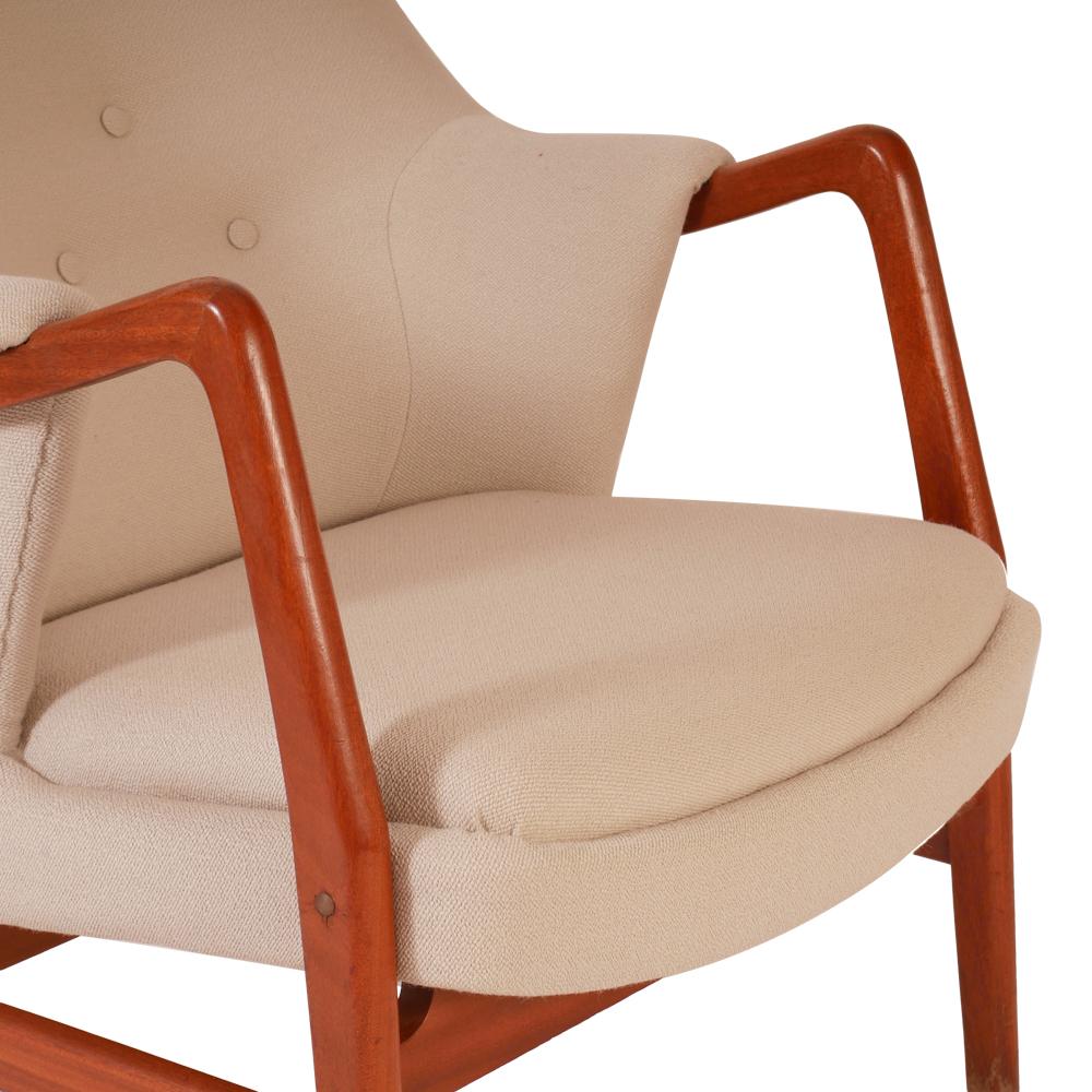 An elaborate chair designed by Ingmar Relling for Vestlandske in the 1950s. The chair is in good vintage condition and has been renovated and reupholstered in the wool fabric Vidar from Innvik.