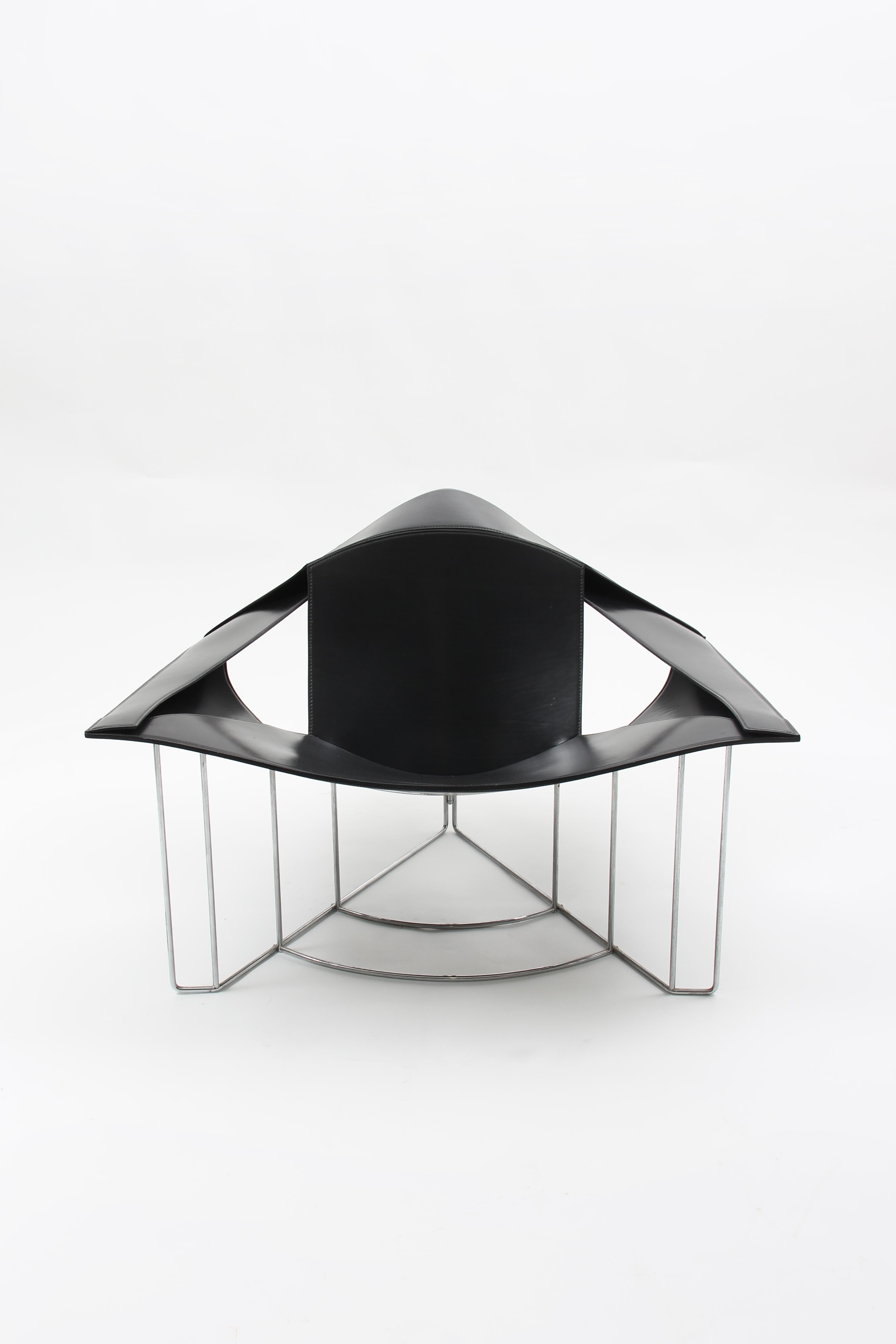 A very rare piece by Jacques Harold Pollard for Matteo Grassi, 1987.
Stunning statement architectural piece, from every angle!