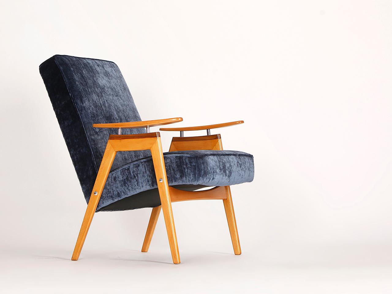 Mid-Century Modern Lounge Chair by Jaroslav Smidek for Jitona, 1960s For Sale