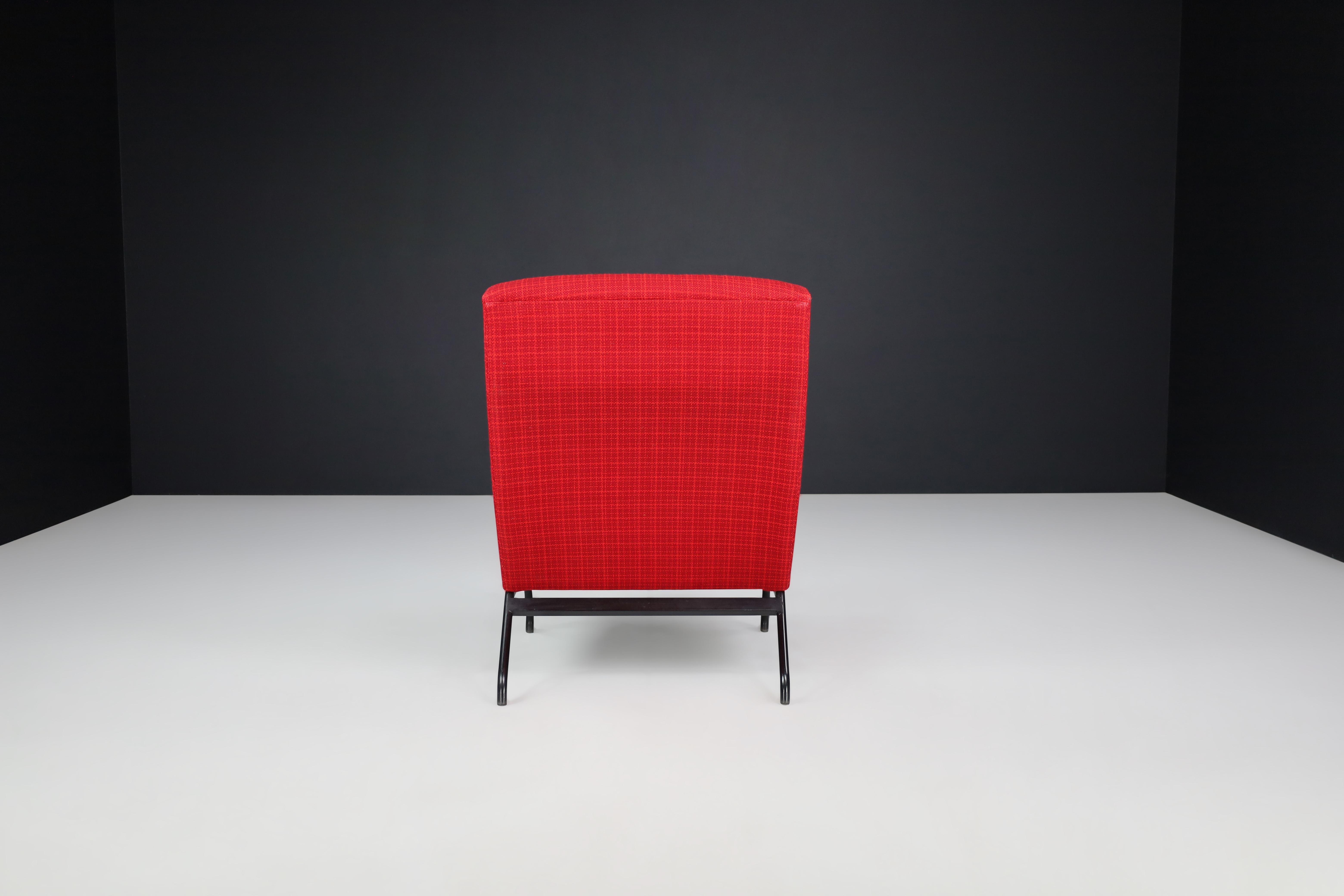 Lounge Chair by Joseph-André Motte in Original red Upholstery, France, 1950s In Good Condition For Sale In Almelo, NL