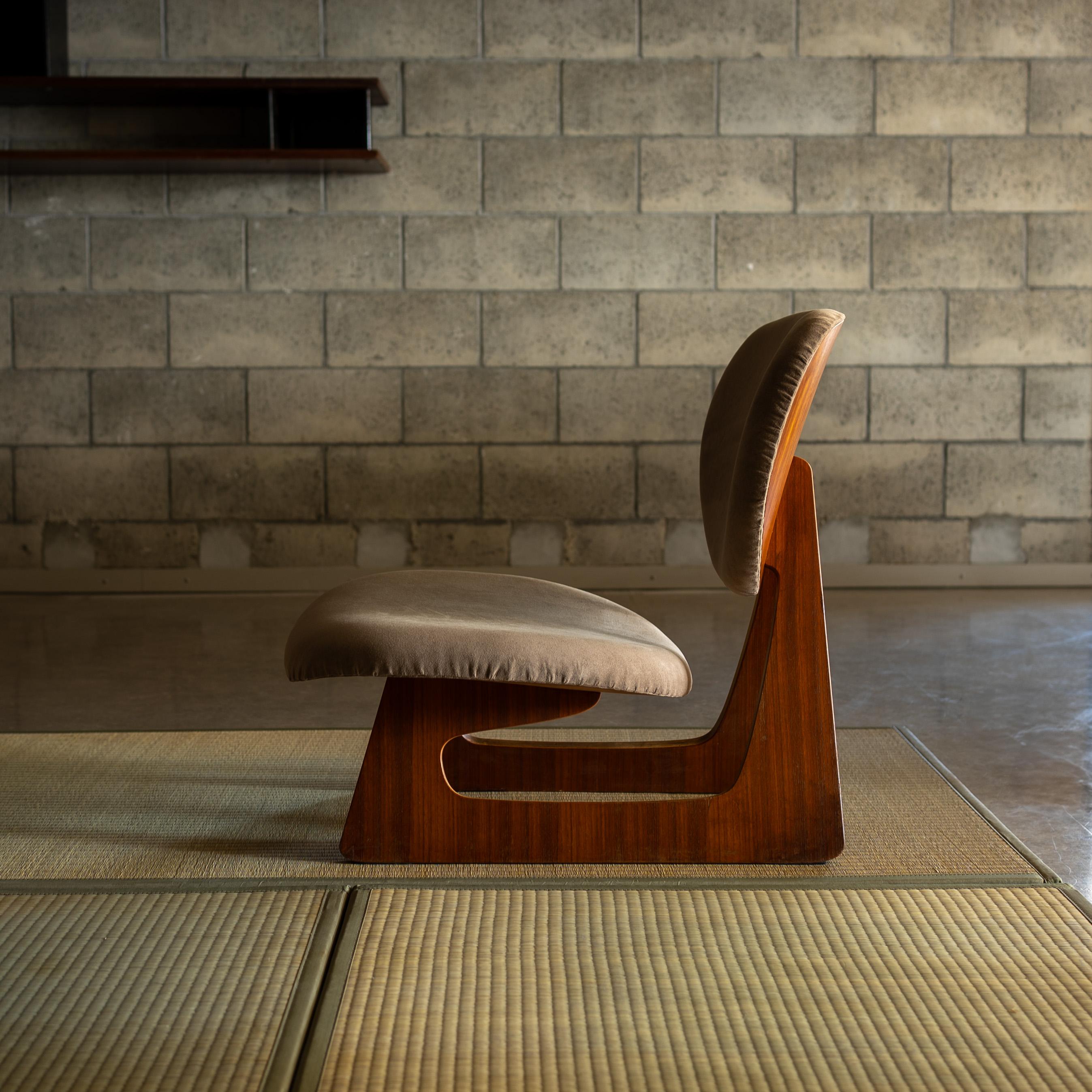 Japanese Lounge chair by Junzo Sakakura and Daisaku Cho, for Tendo, Japan 1970s For Sale