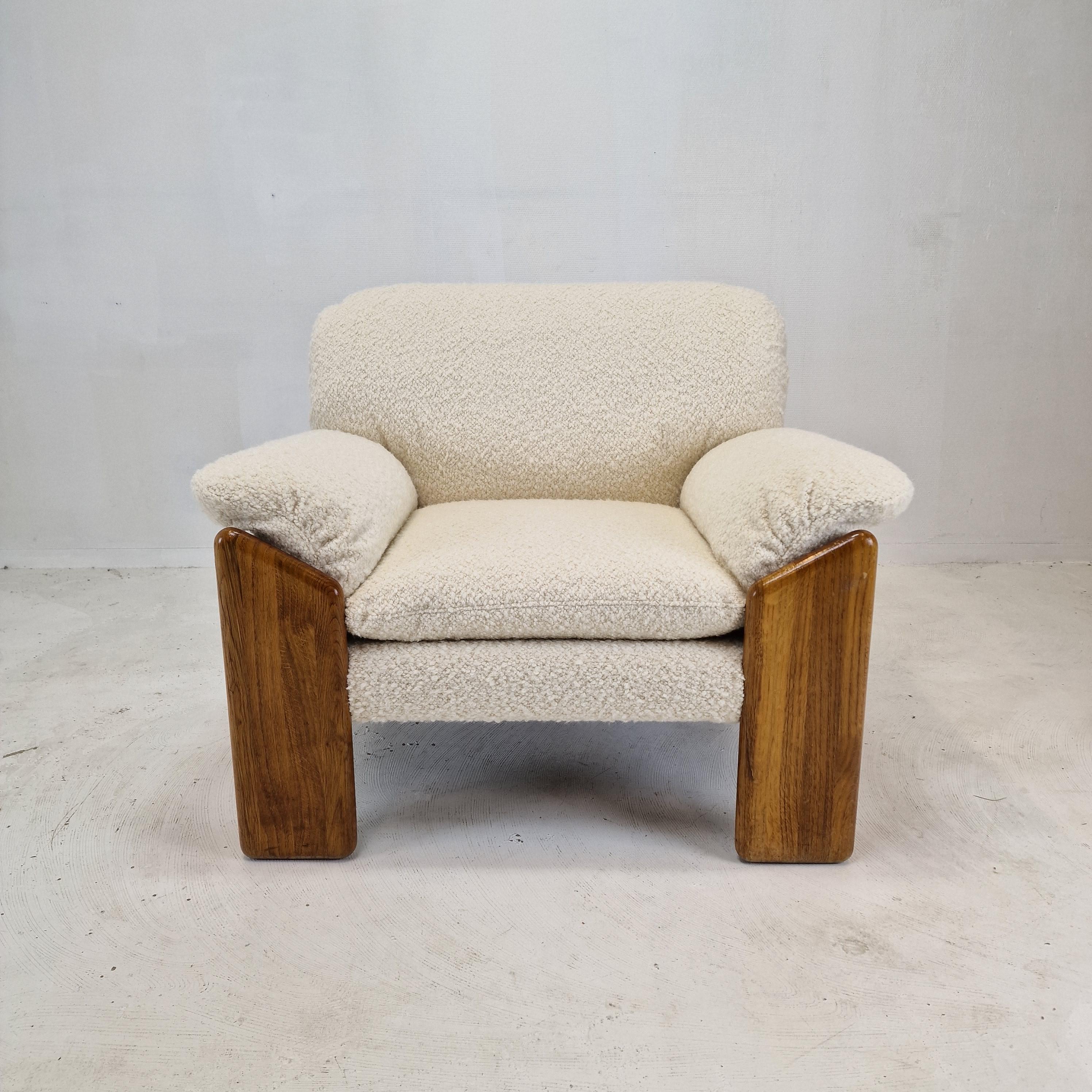 A beautiful walnut chair, designed by Mario Marenco for Mobil Girgi, Italy 1970's.

Beautifully designed with angled front legs which extend to the sides and back, the back support is slightly curved. 
The rich grain of the wood contrasts