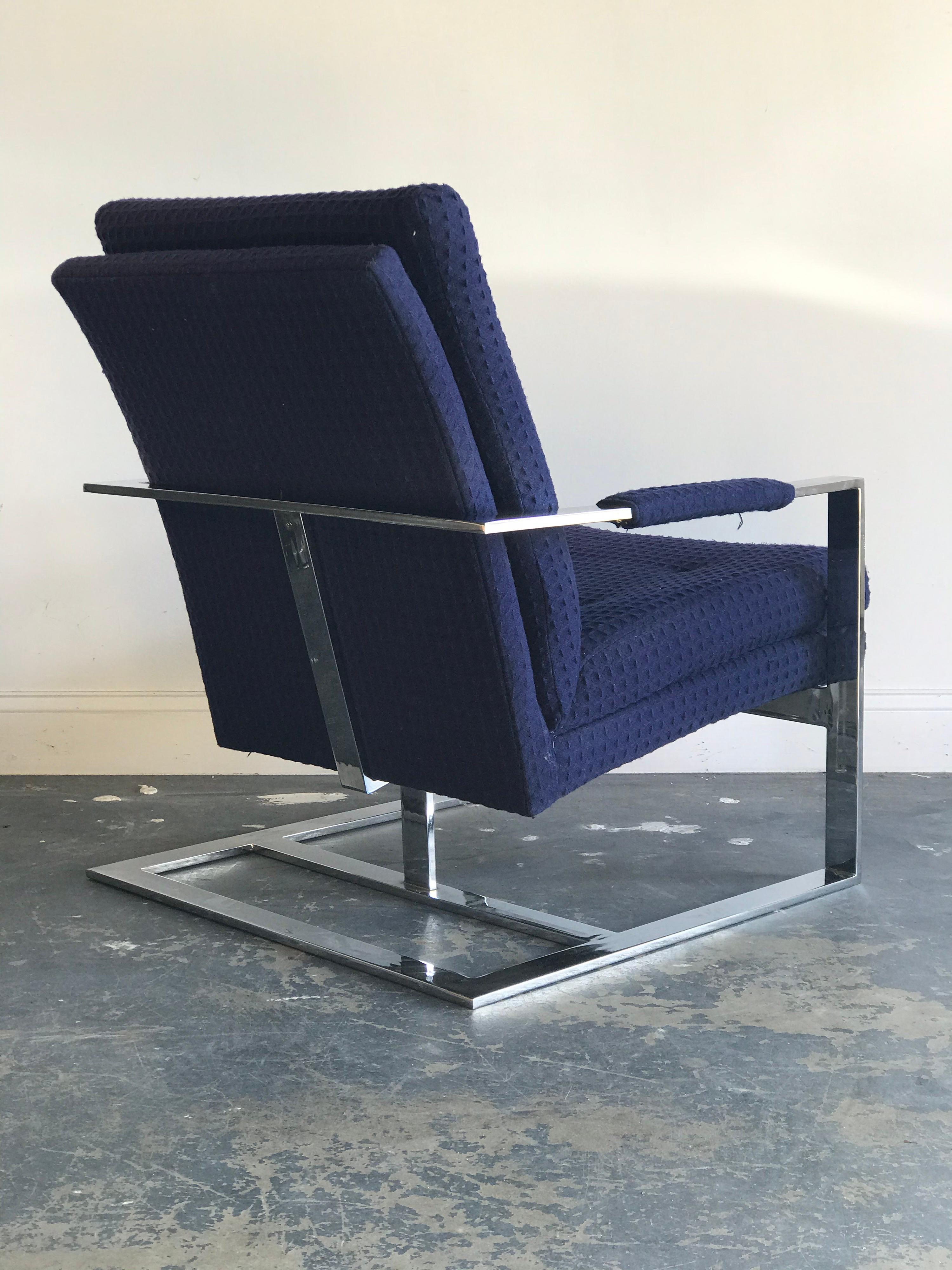 Cantilevered lounge chair designed by Milo Baughman for Thayer Coggin. Very good vintage condition.

Measures: Front of seat height 16.75