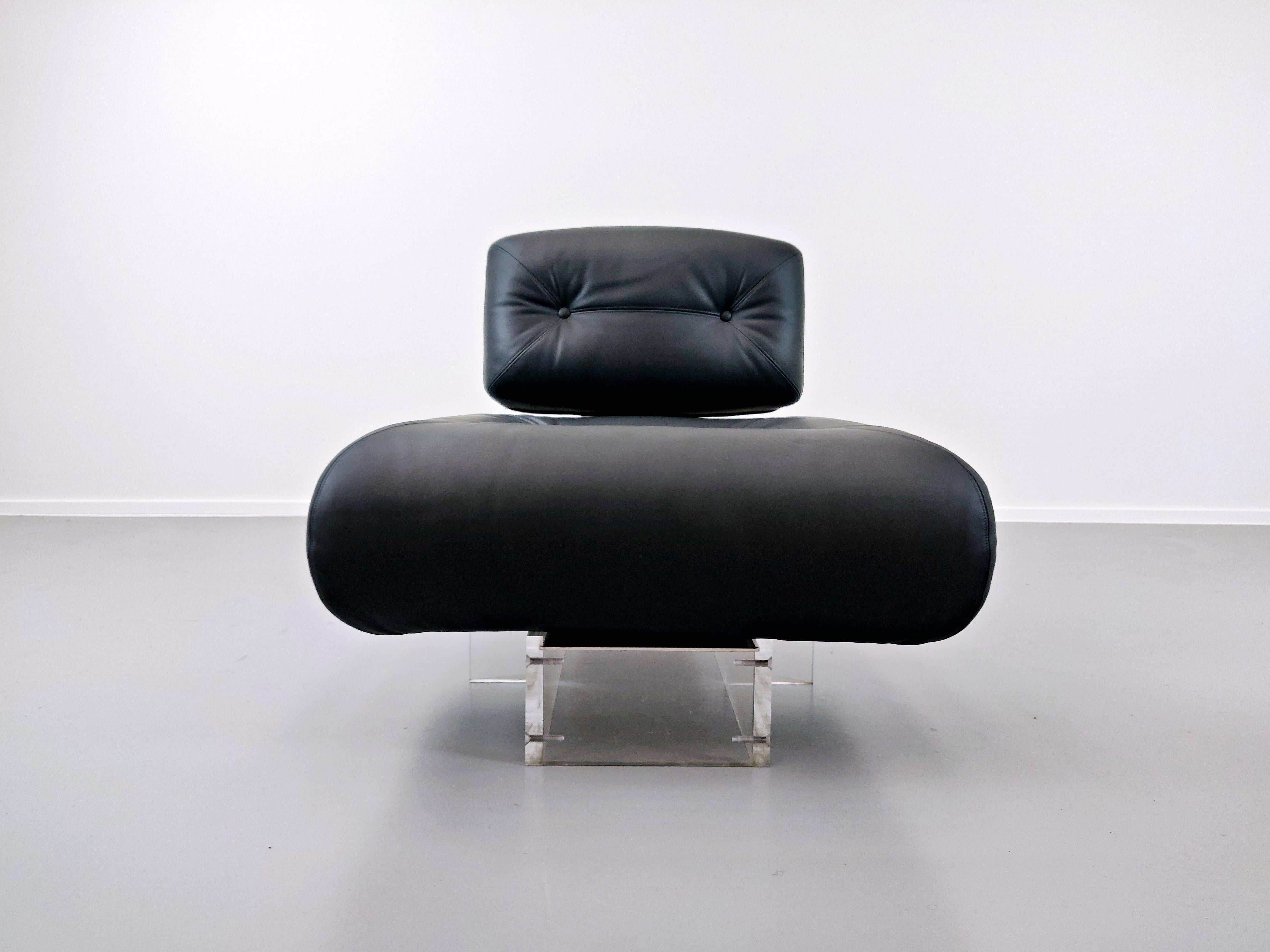 Lounge Chair by Oscar Niemeyer in Plexiglass, Steel and Black Leather 9