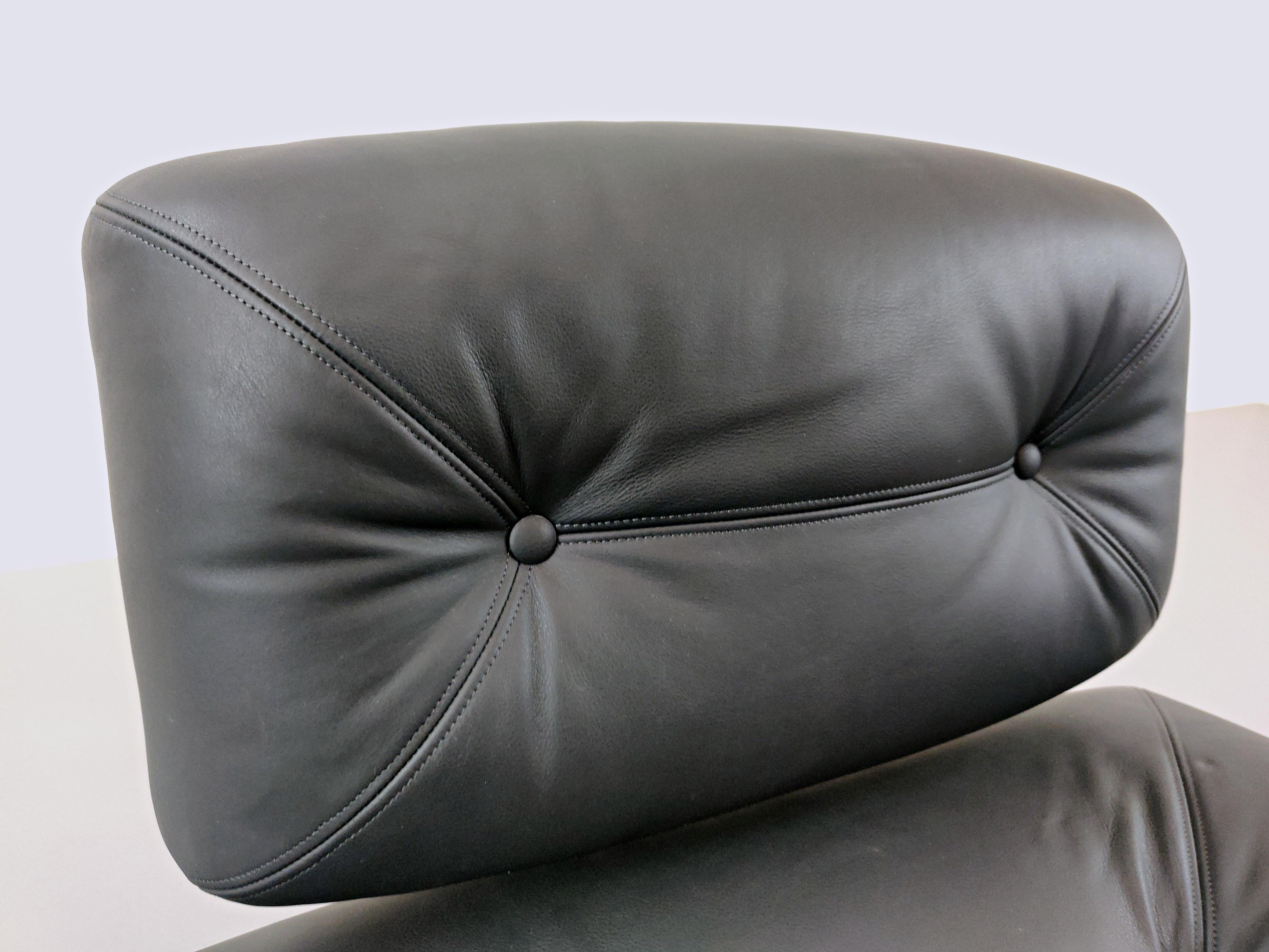 Lounge Chair by Oscar Niemeyer in Plexiglass, Steel and Black Leather 10
