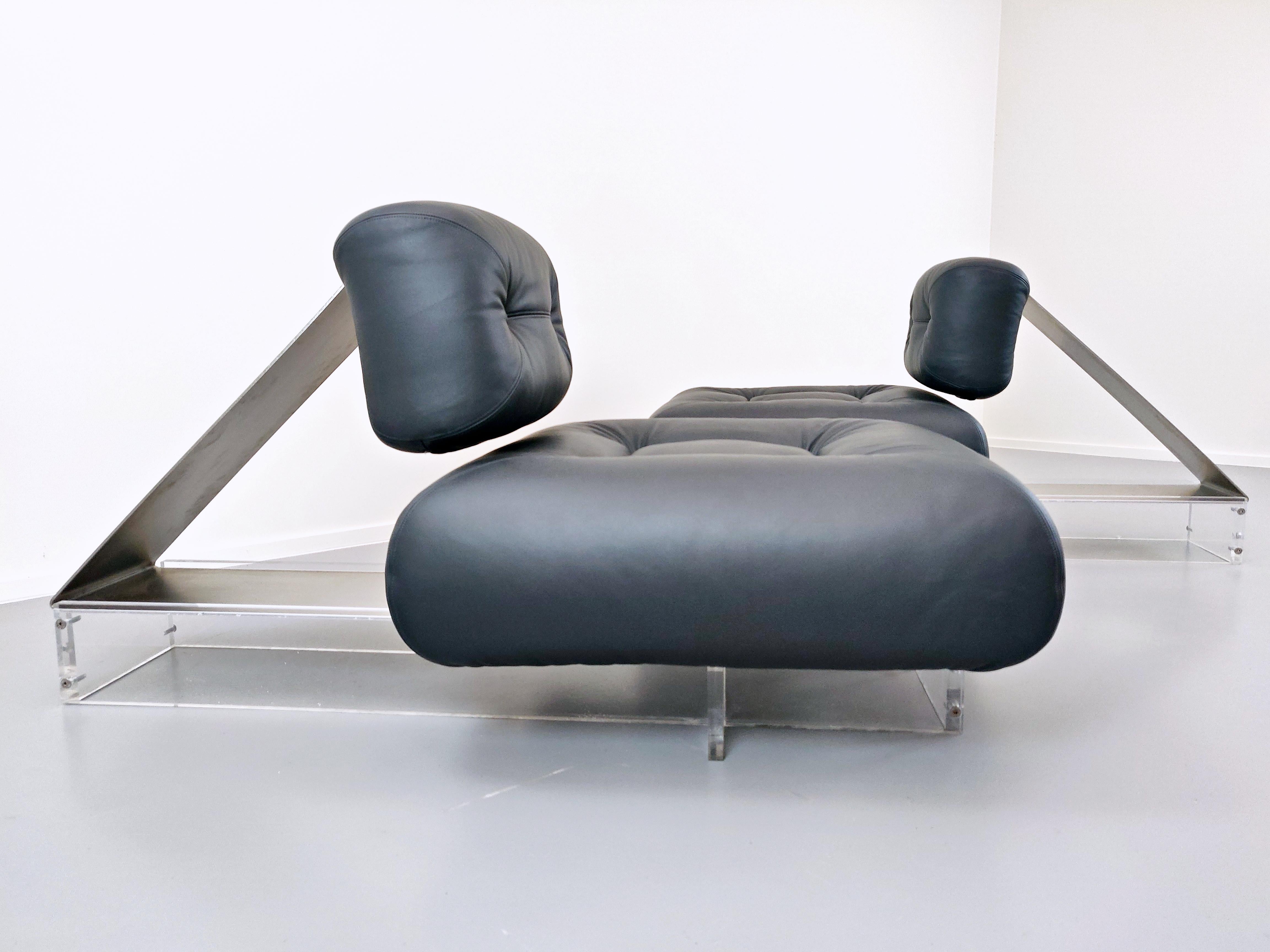 Lounge Mid-Century Modern chair by Oscar Niemeyer in plexiglass, steel and black leather.