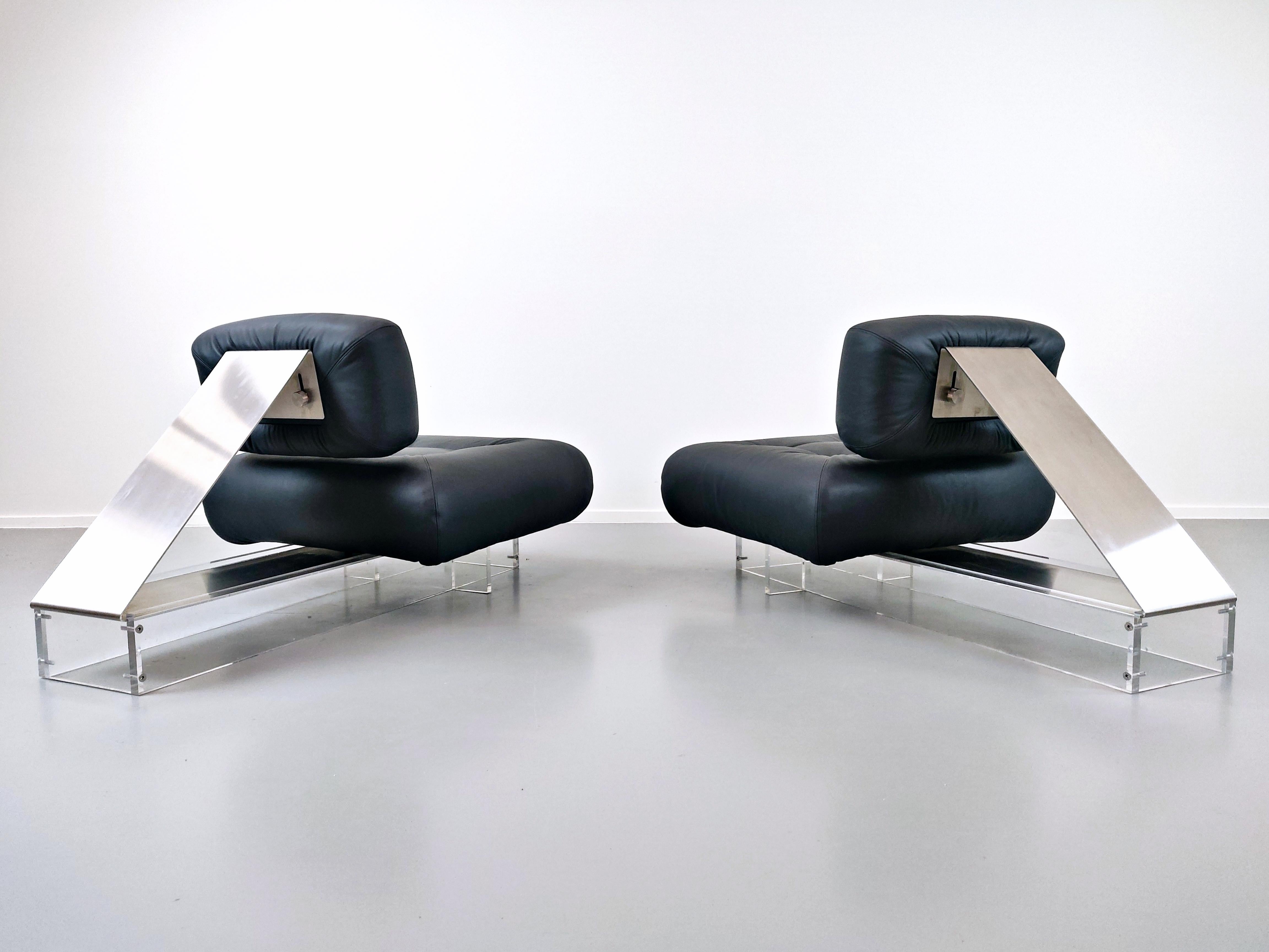 Lounge Chair by Oscar Niemeyer in Plexiglass, Steel and Black Leather In Good Condition In Brussels, BE