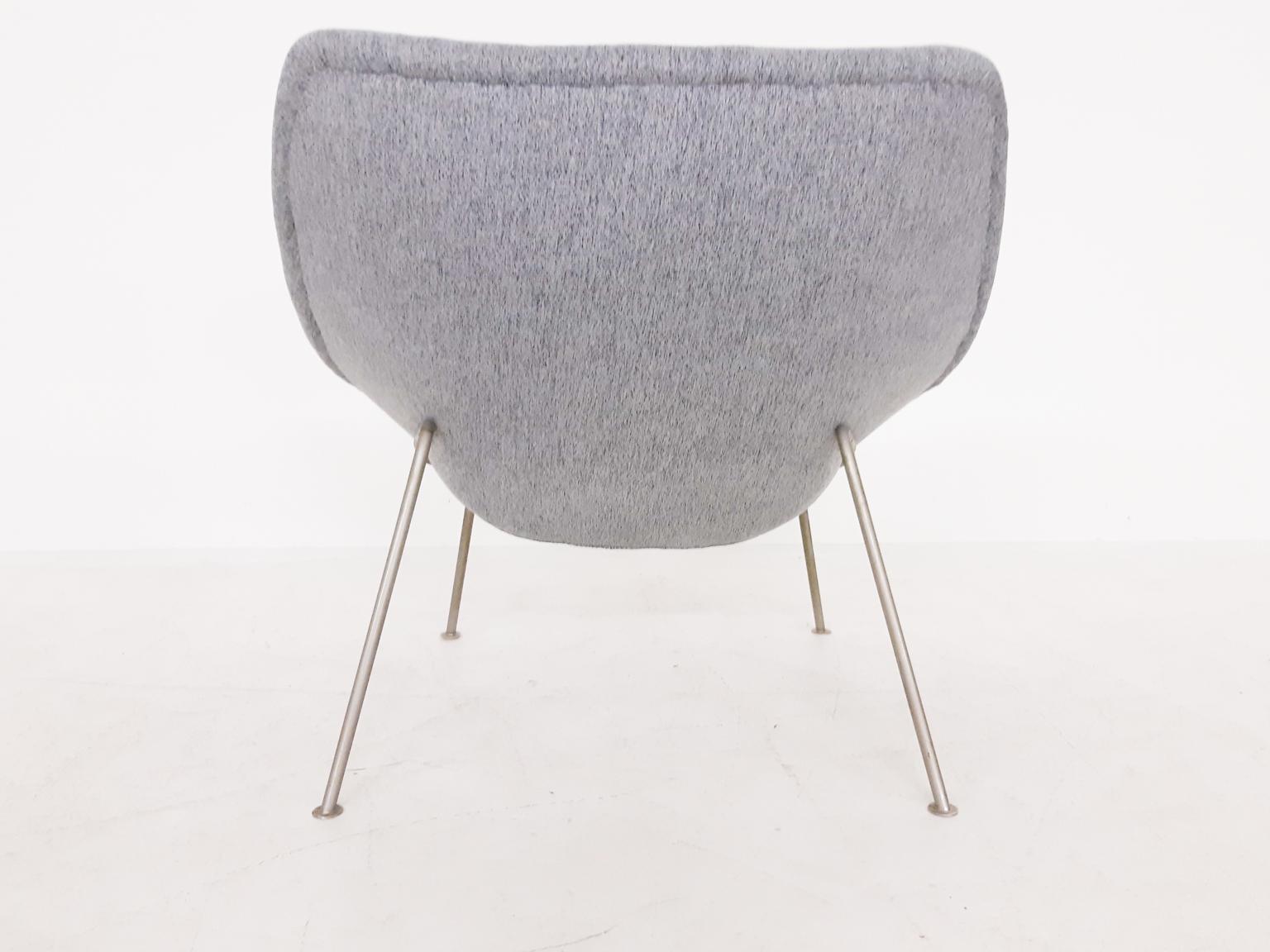 Mid-Century Modern Lounge Chair by Pierre Paulin for Artifort F157 