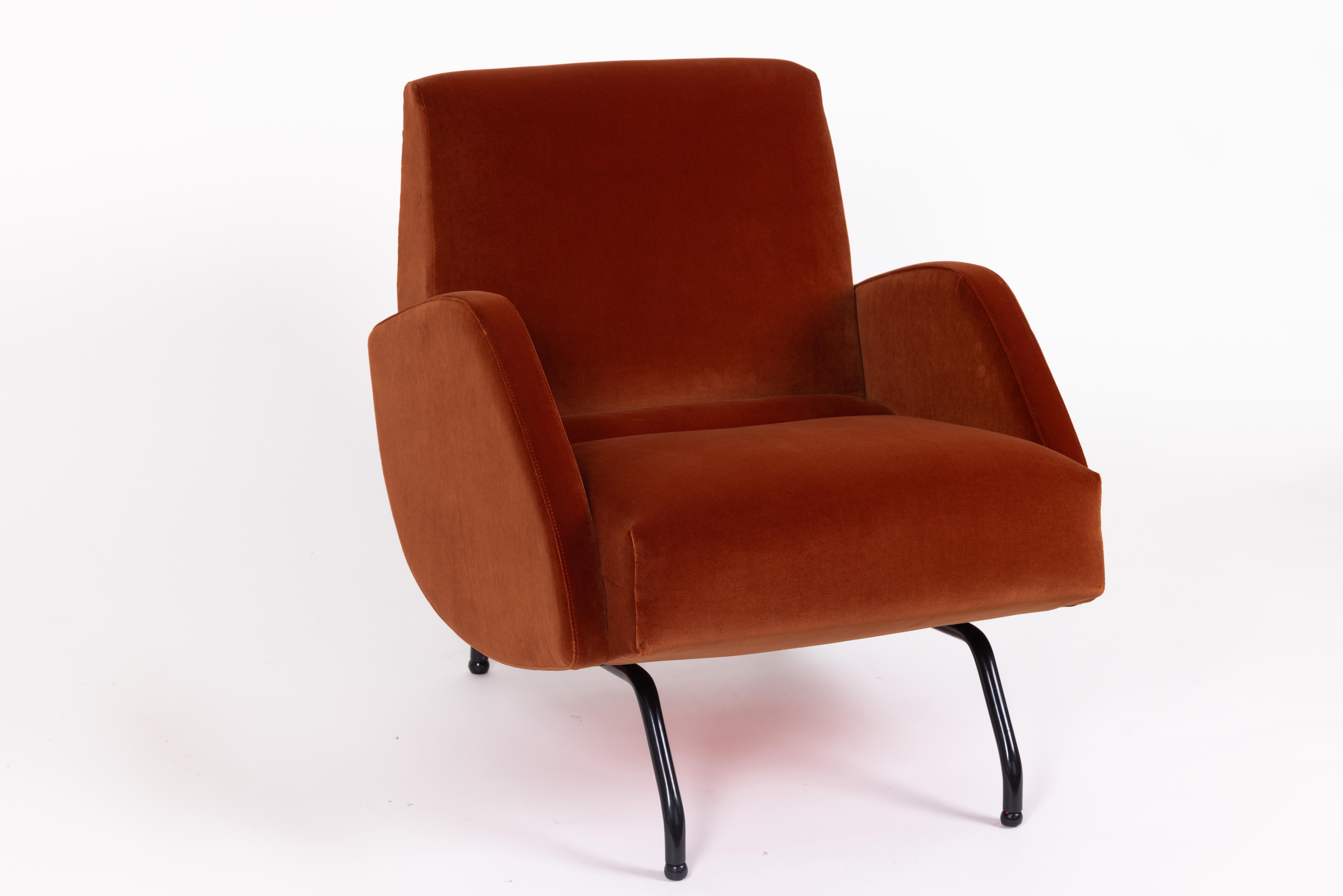 Lounge Chair by Różański, Poland 1950s, Reupholstered in Holly Hunt Velvet In Good Condition For Sale In Torino, Piemonte